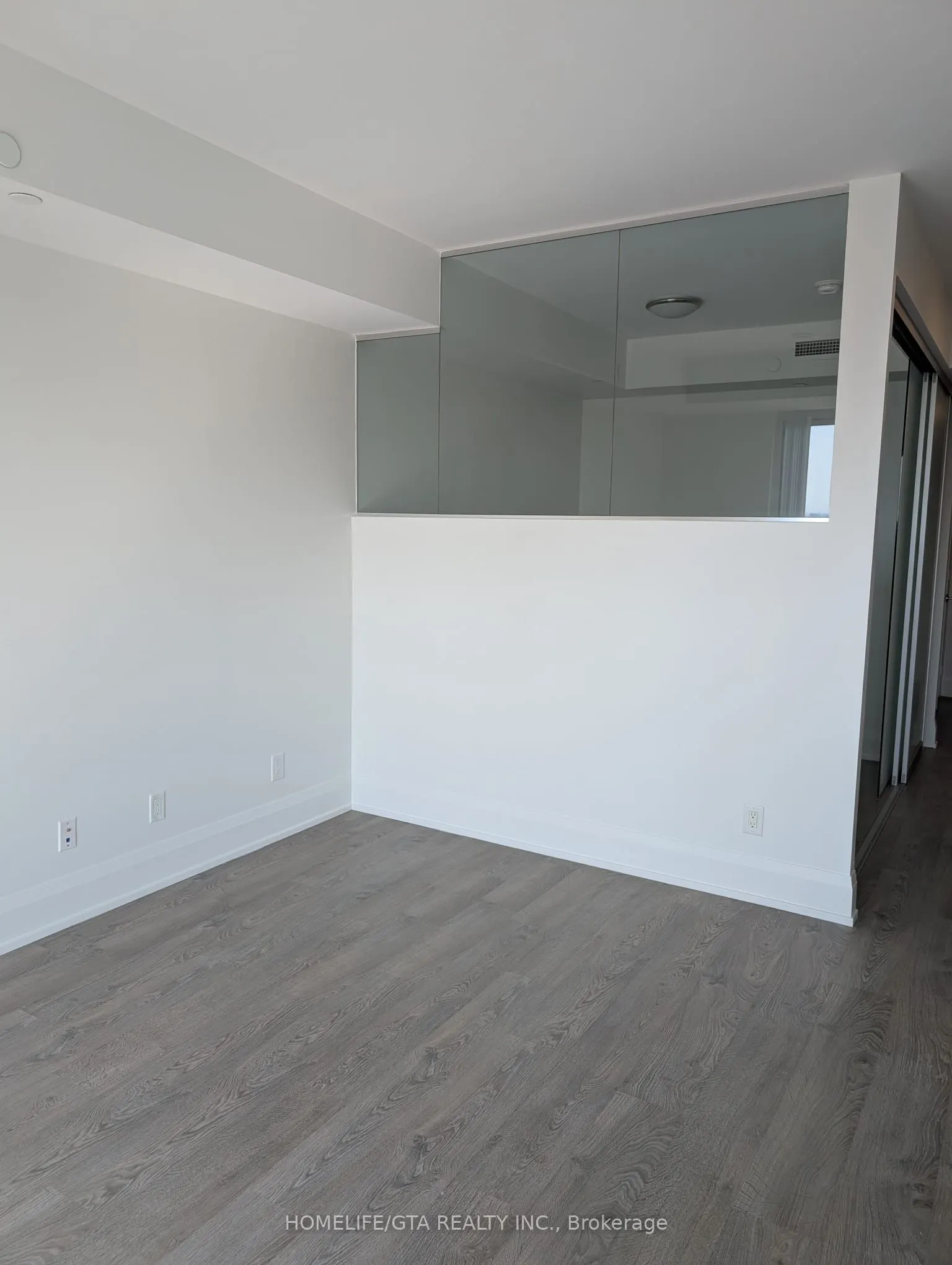 101 Erskine Avenue, #2111