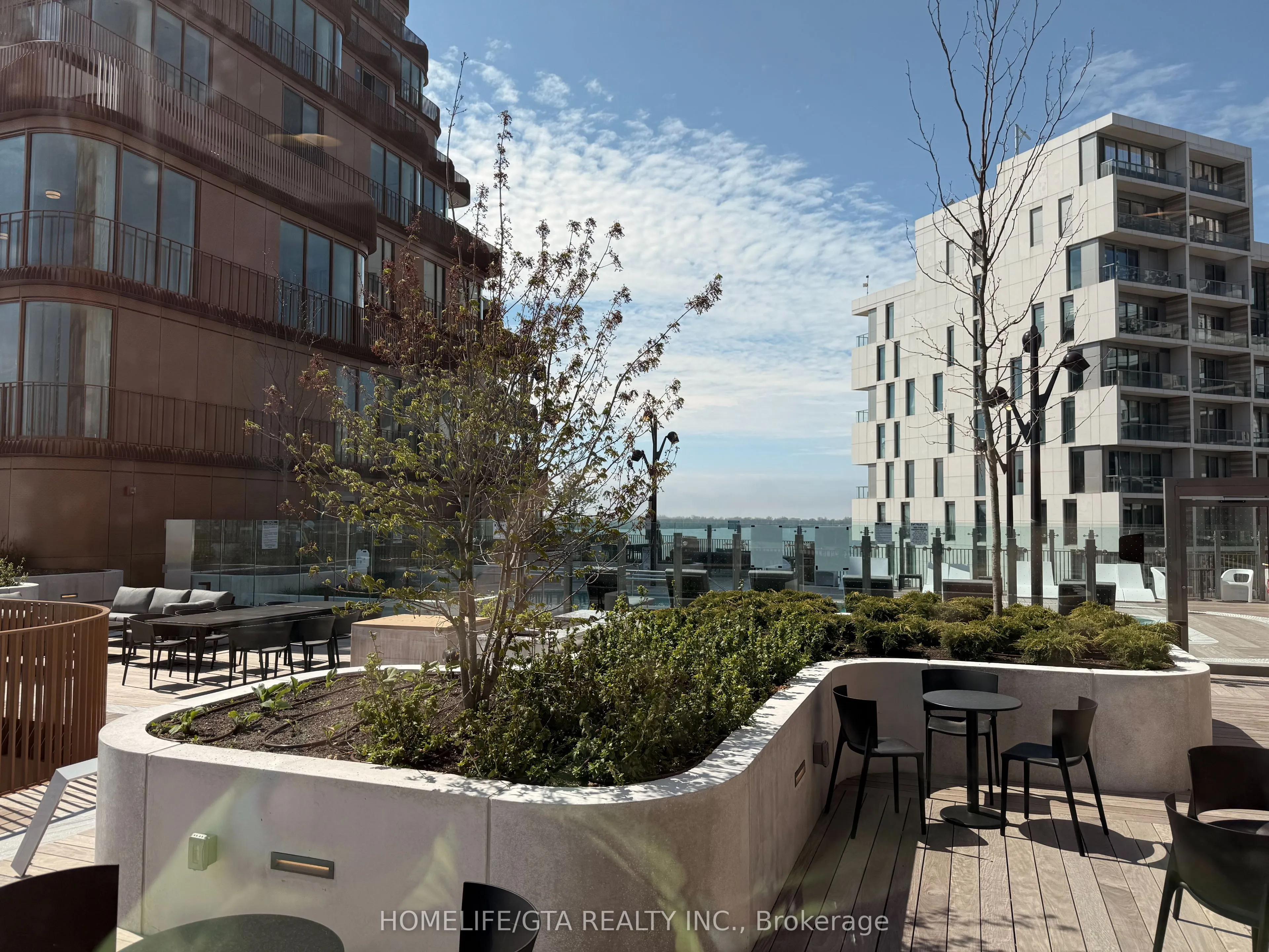 155 Merchants Wharf, #927