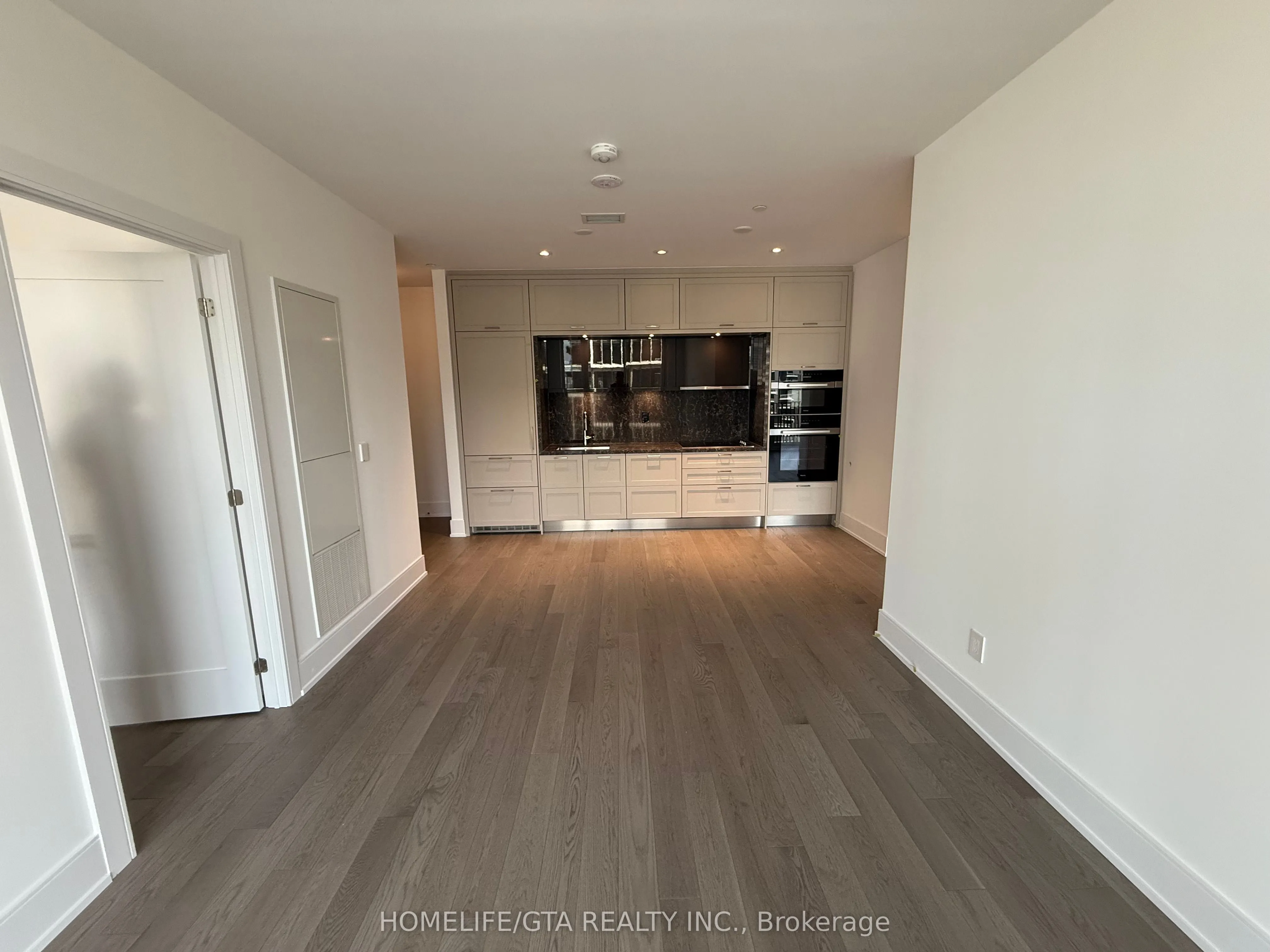 155 Merchants Wharf, #927