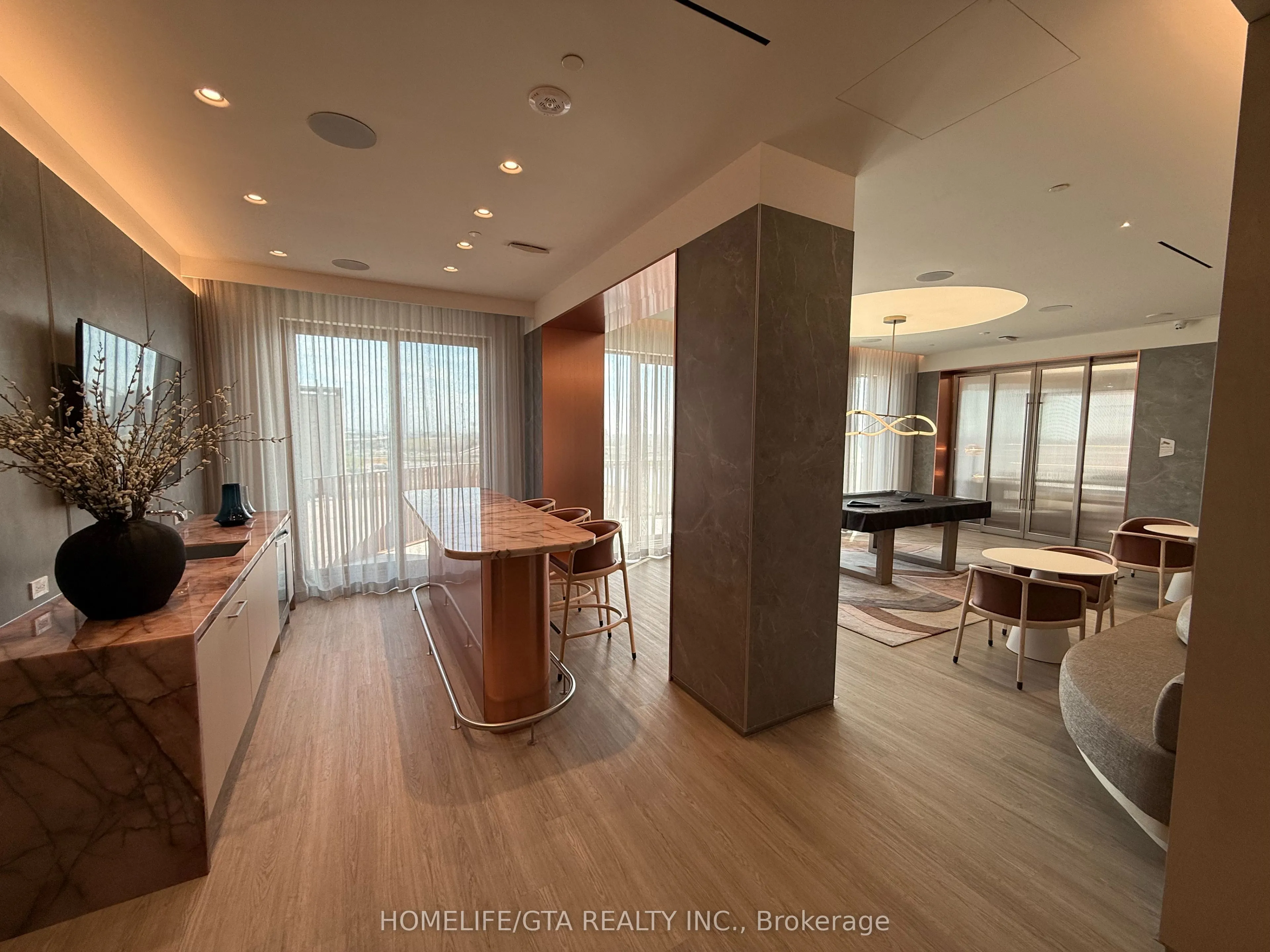155 Merchants Wharf, #927