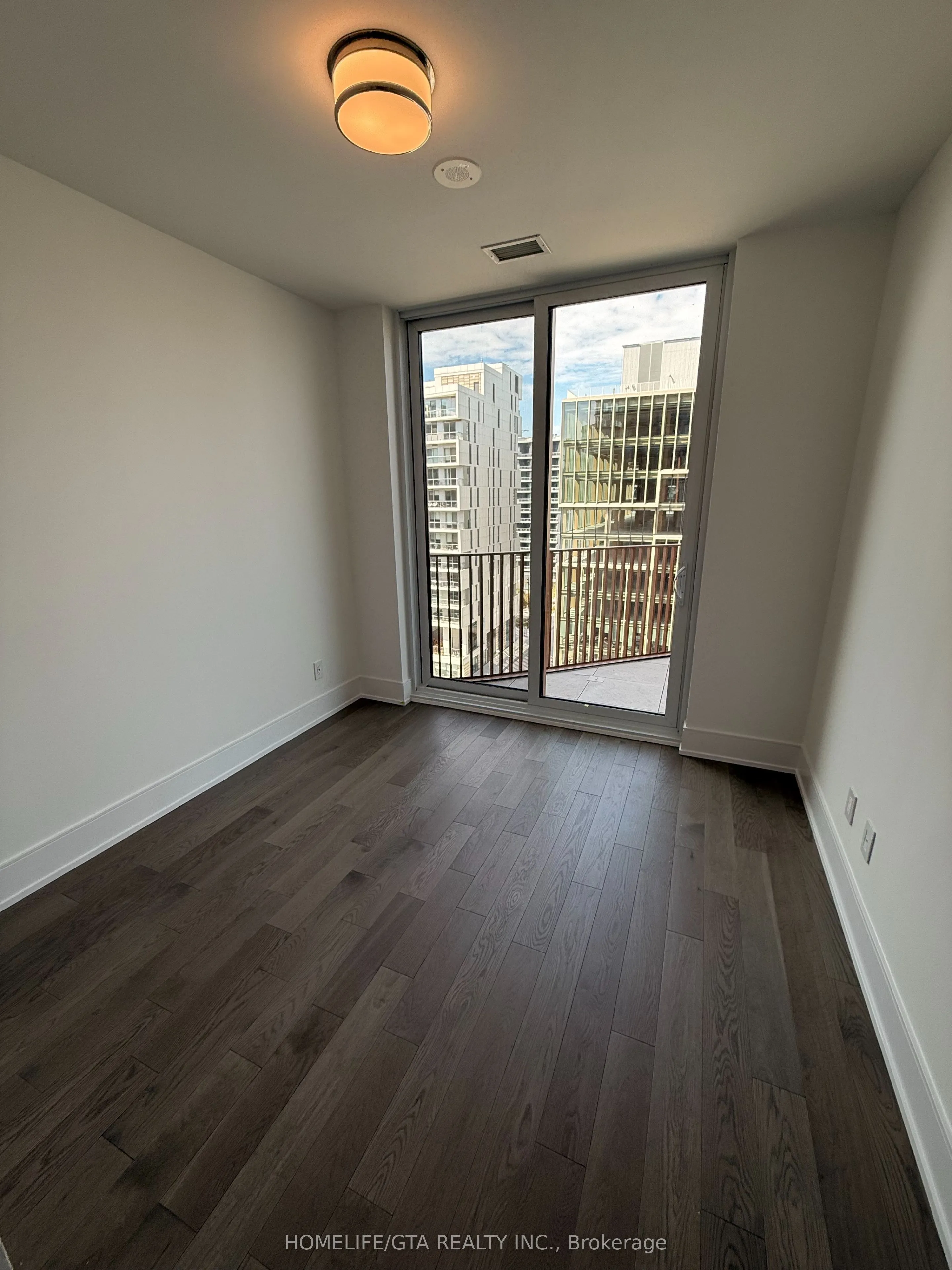 155 Merchants Wharf, #927