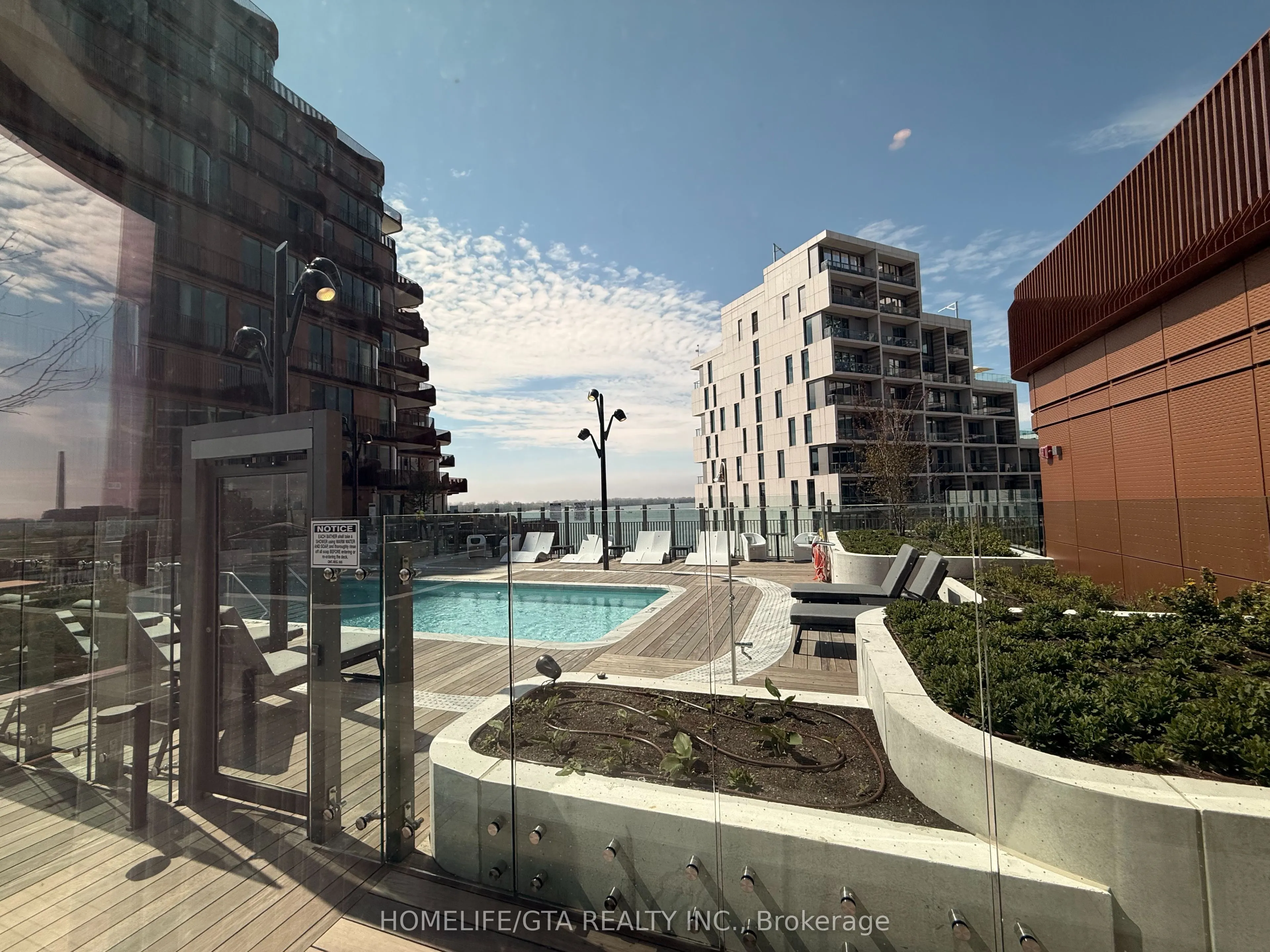 155 Merchants Wharf, #927