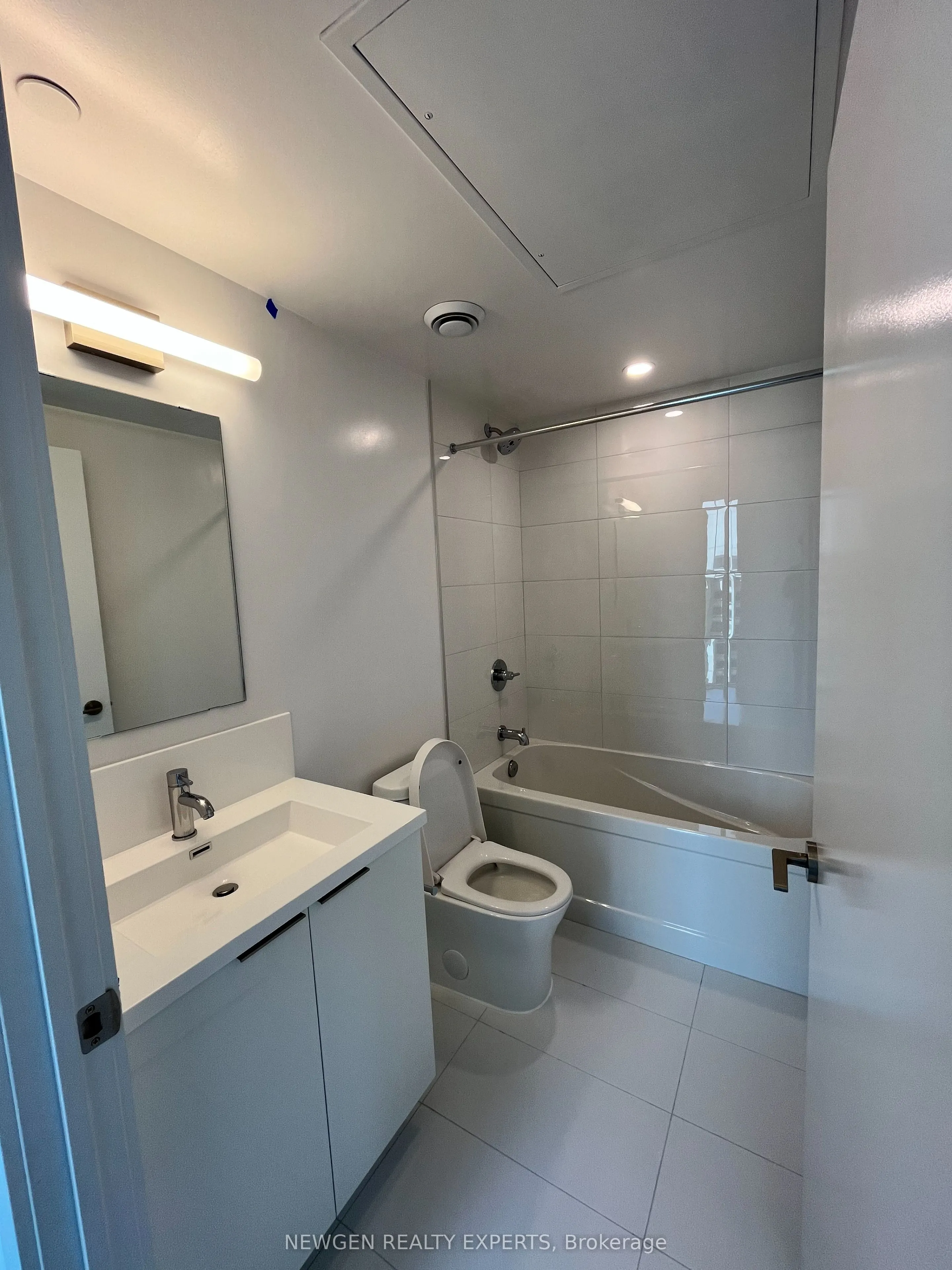 238 Simcoe Street NE, #2503