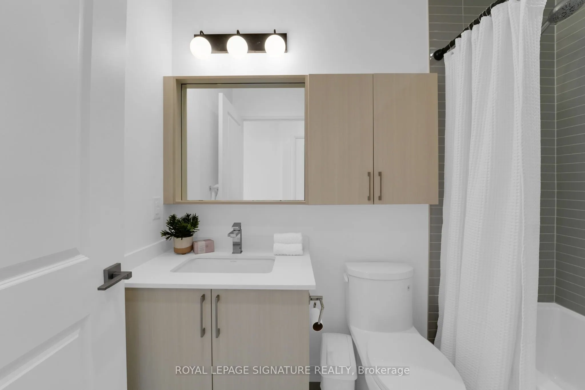 591 Sheppard Avenue E, #910