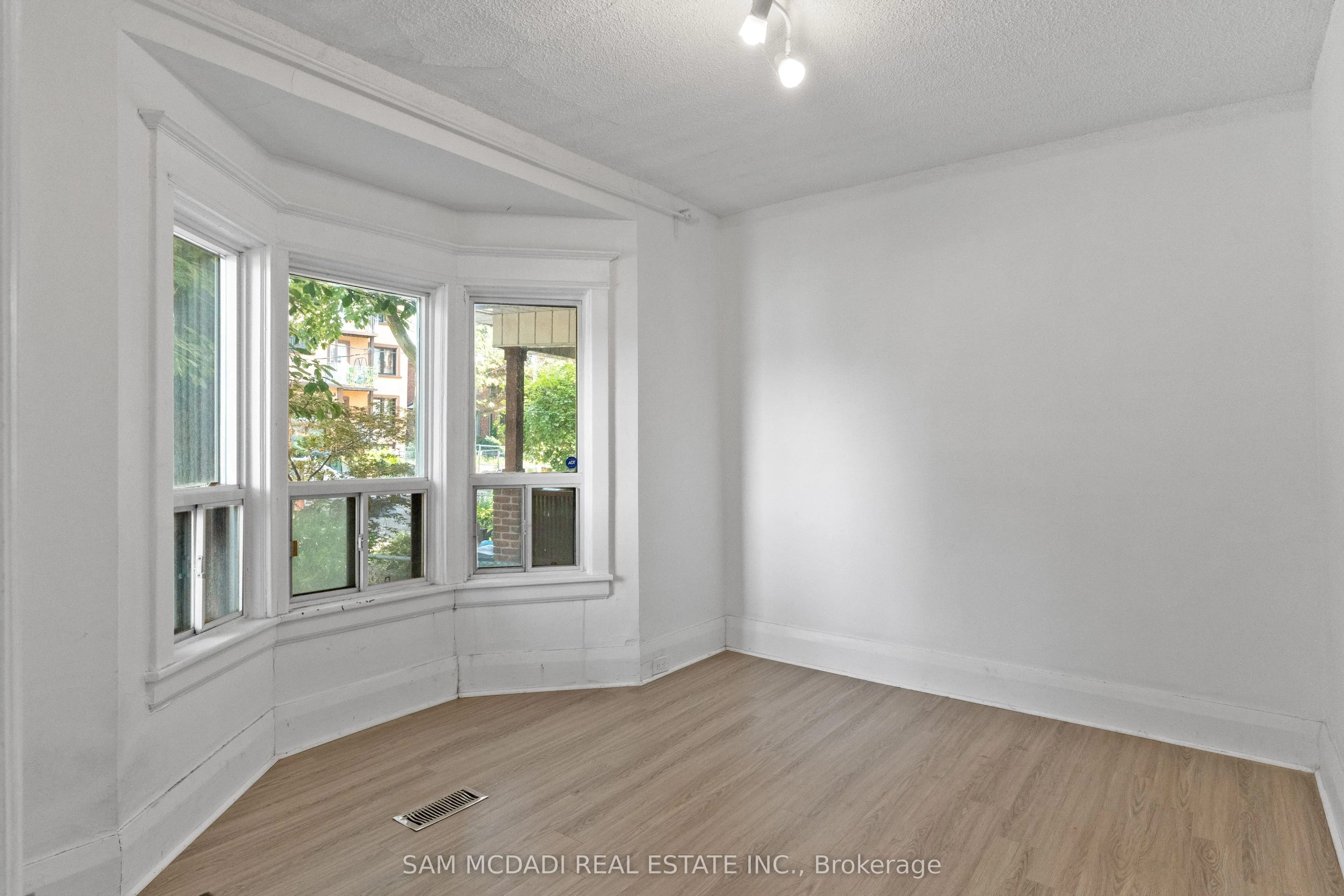 415 Crawford Street