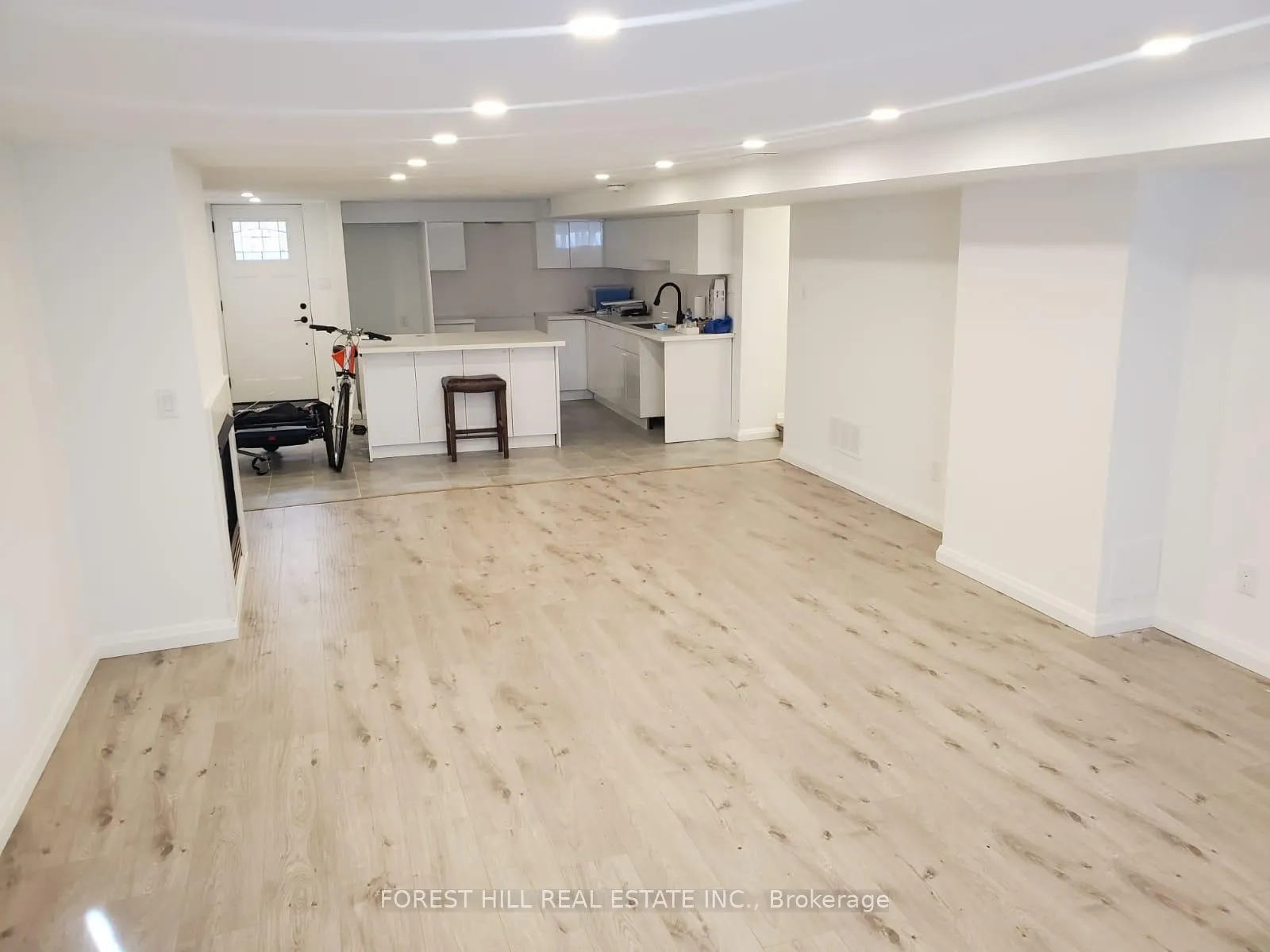 284 Hounslow Avenue, #Basement