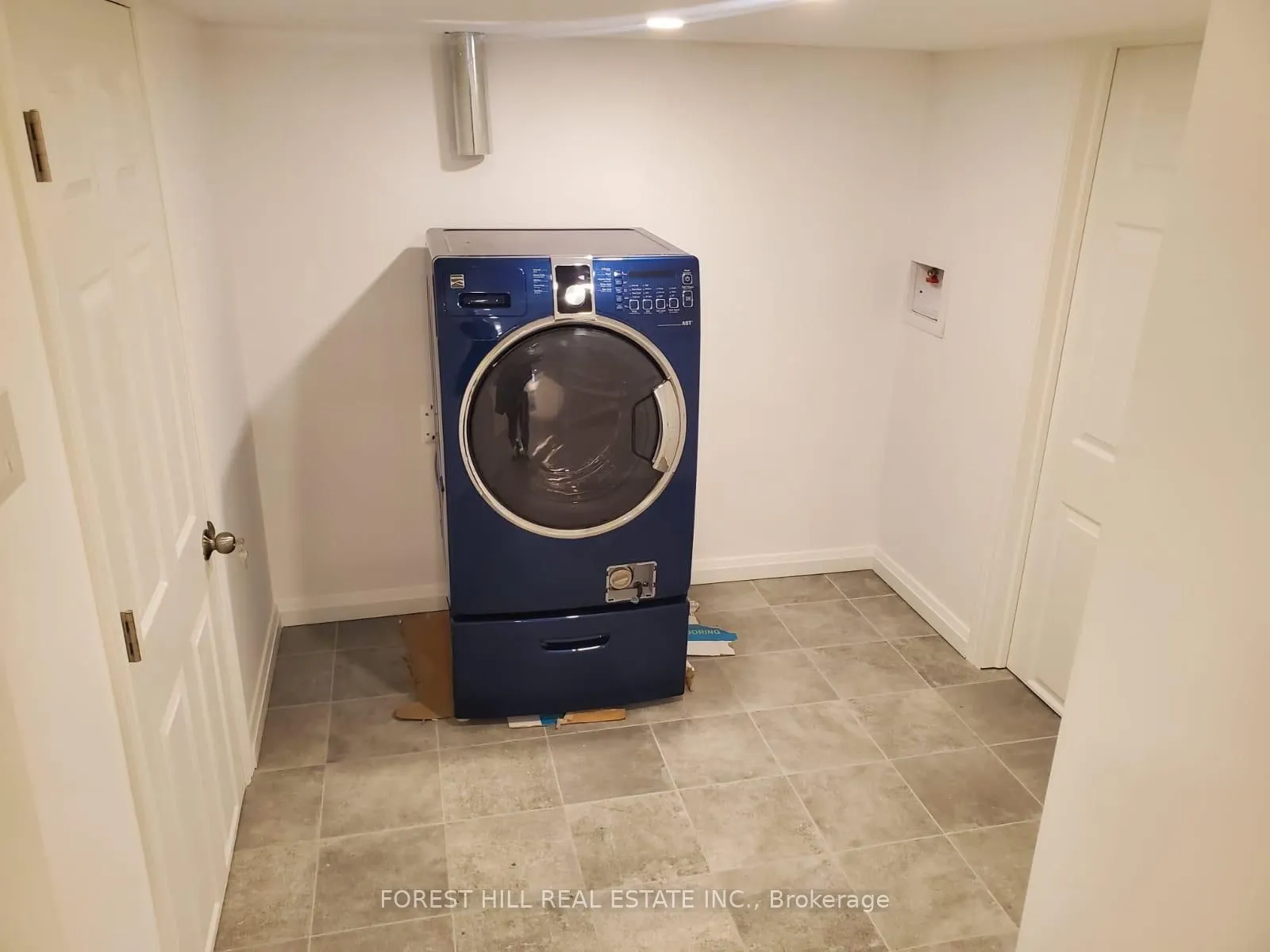 284 Hounslow Avenue, #Basement