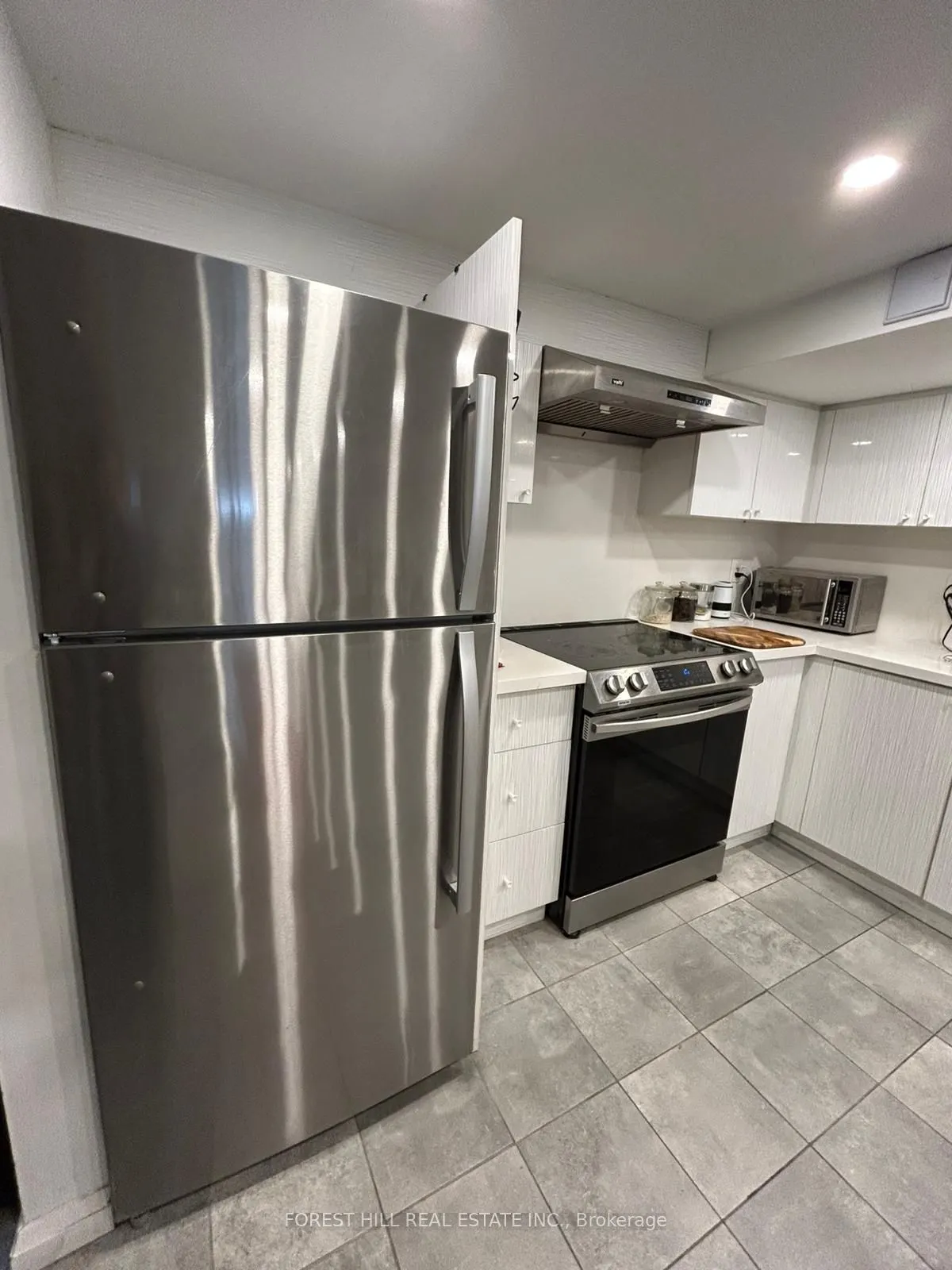 284 Hounslow Avenue, #Basement