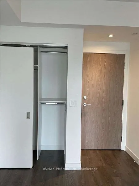 215 Queen Street W, #1612