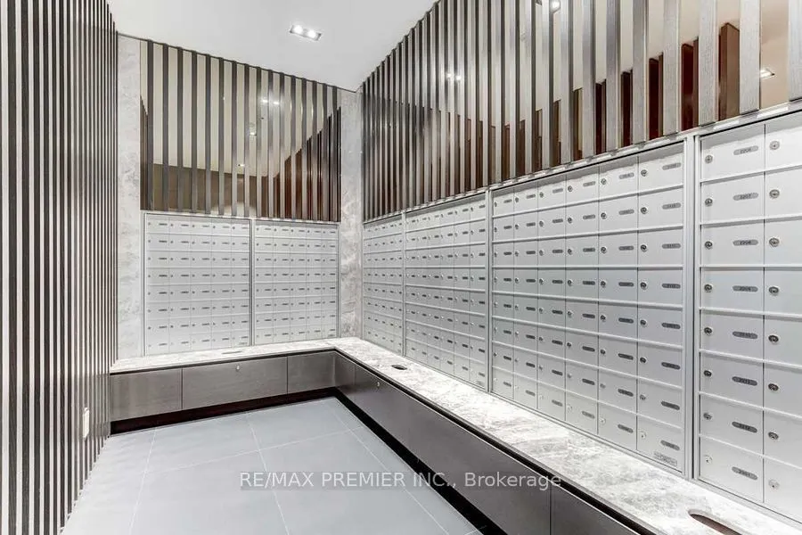 215 Queen Street W, #1612