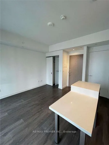 215 Queen Street W, #1612