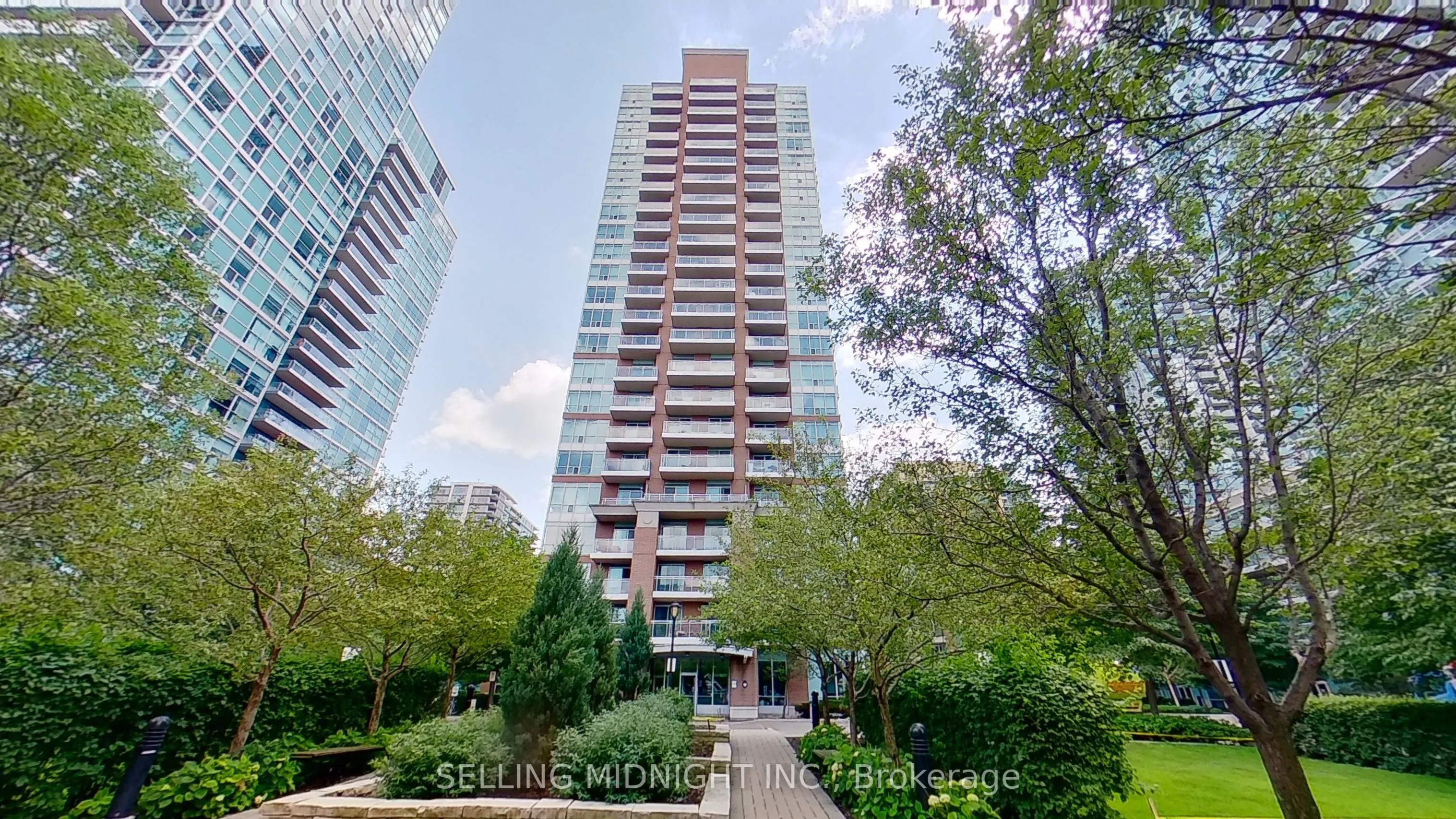 50 Lynn Williams Street, #422