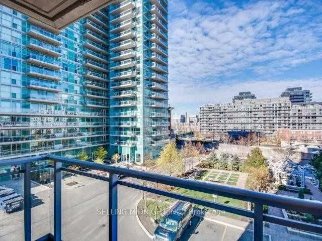 50 Lynn Williams Street, #422