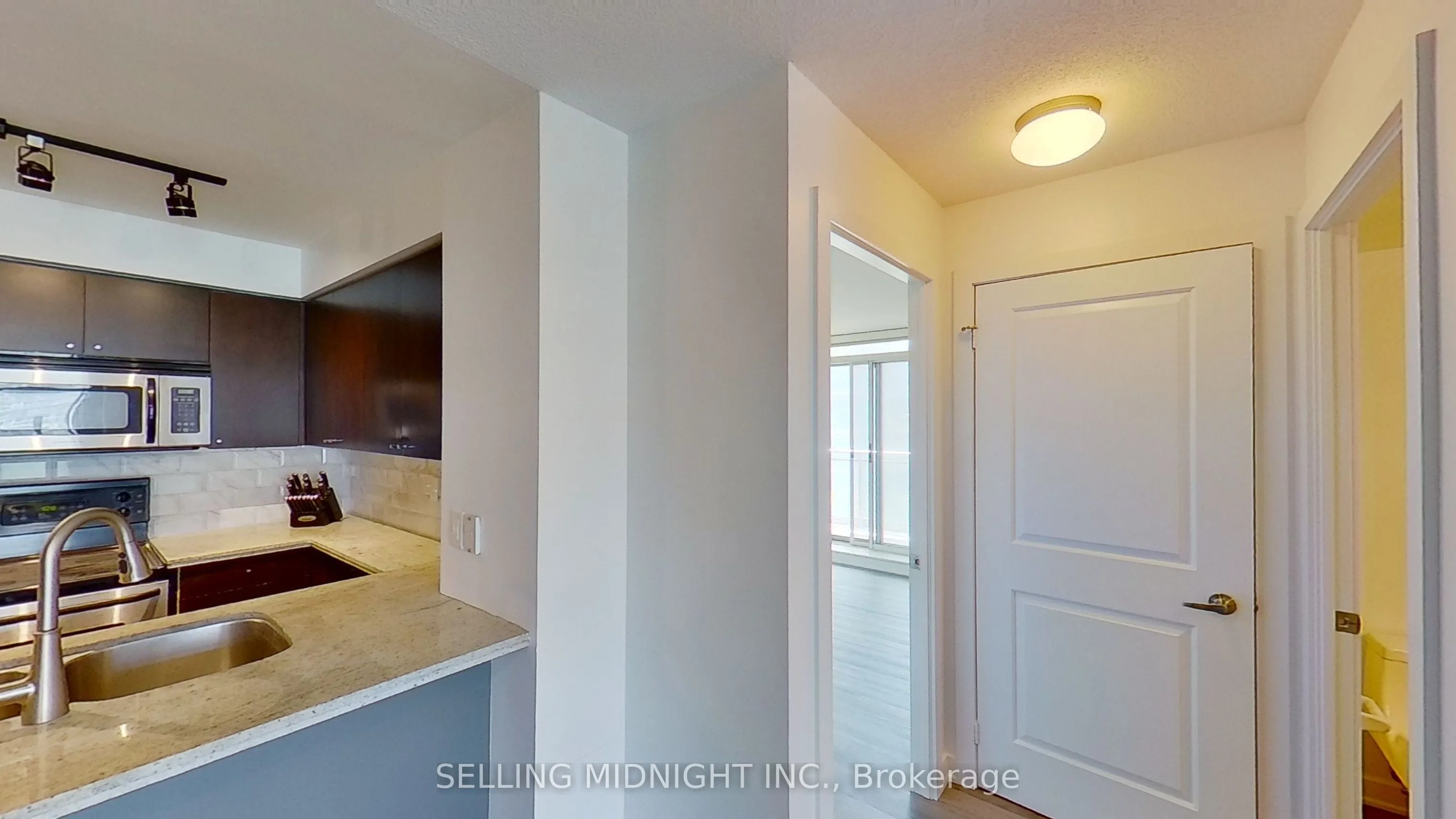 50 Lynn Williams Street, #422
