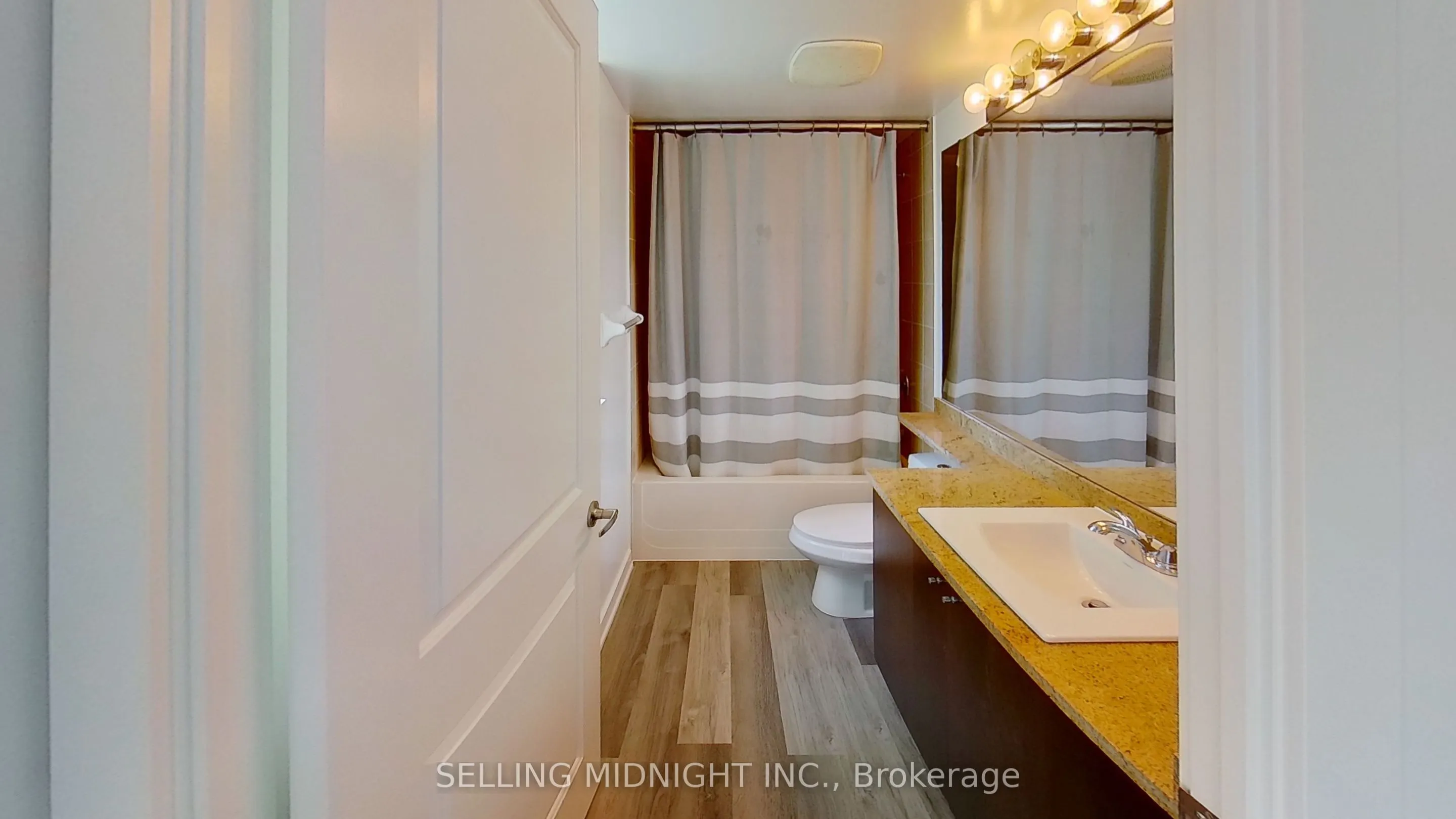 50 Lynn Williams Street, #422