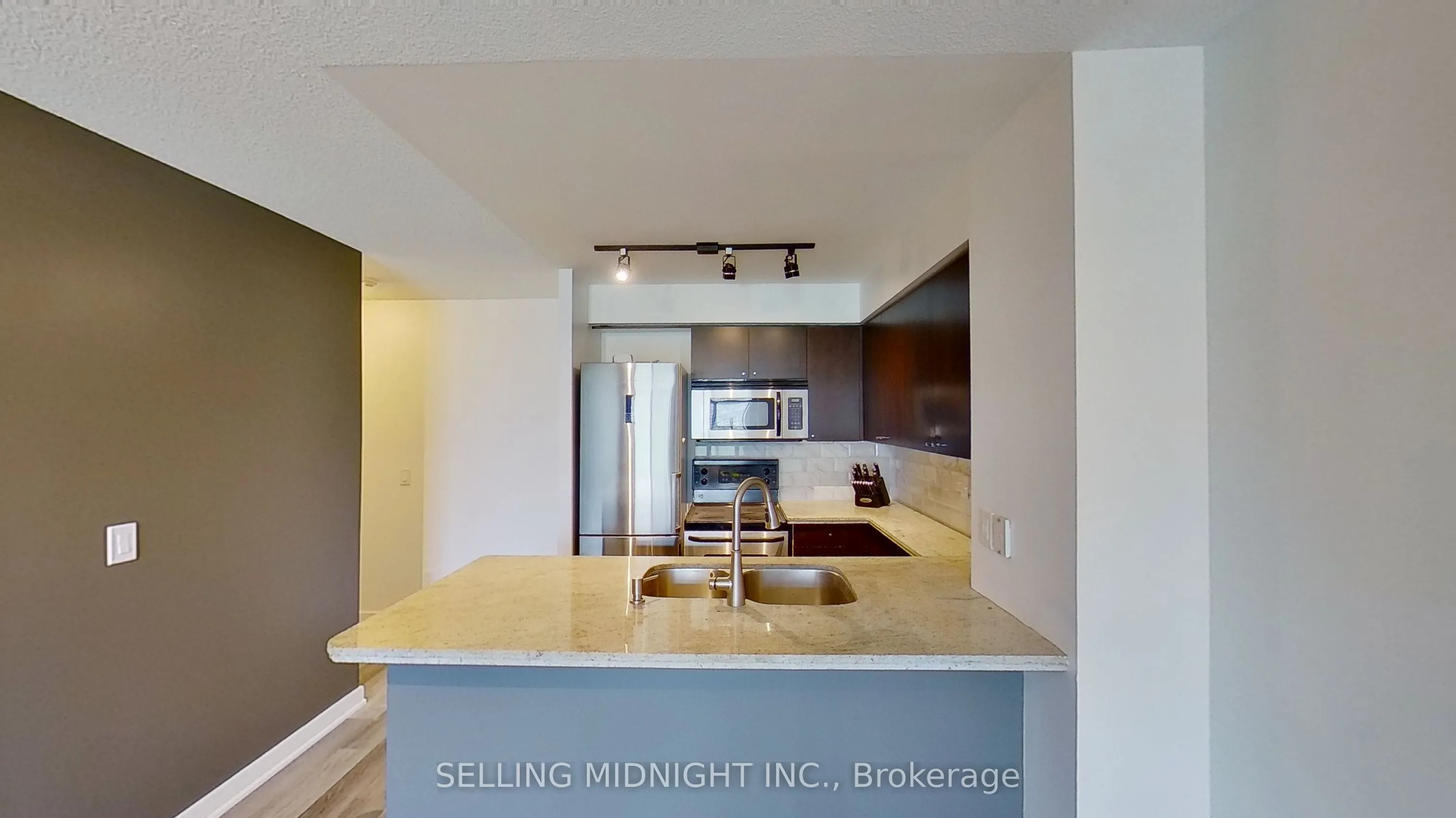 50 Lynn Williams Street, #422