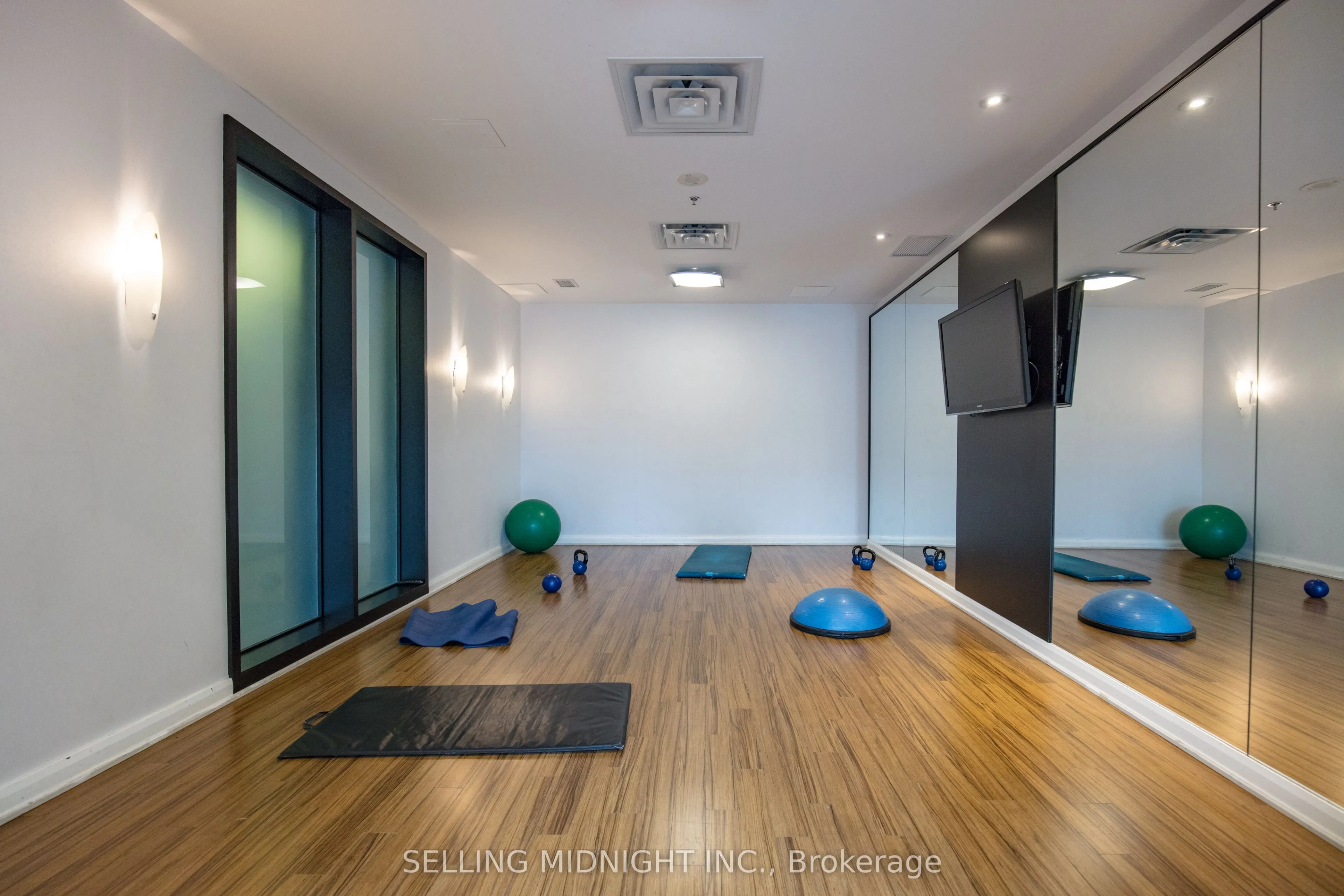 50 Lynn Williams Street, #422
