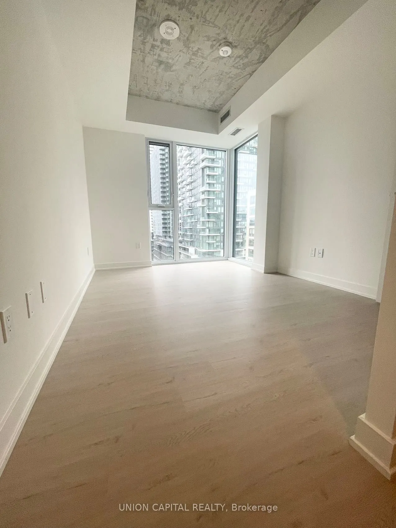 65 Mutual Street, #1104