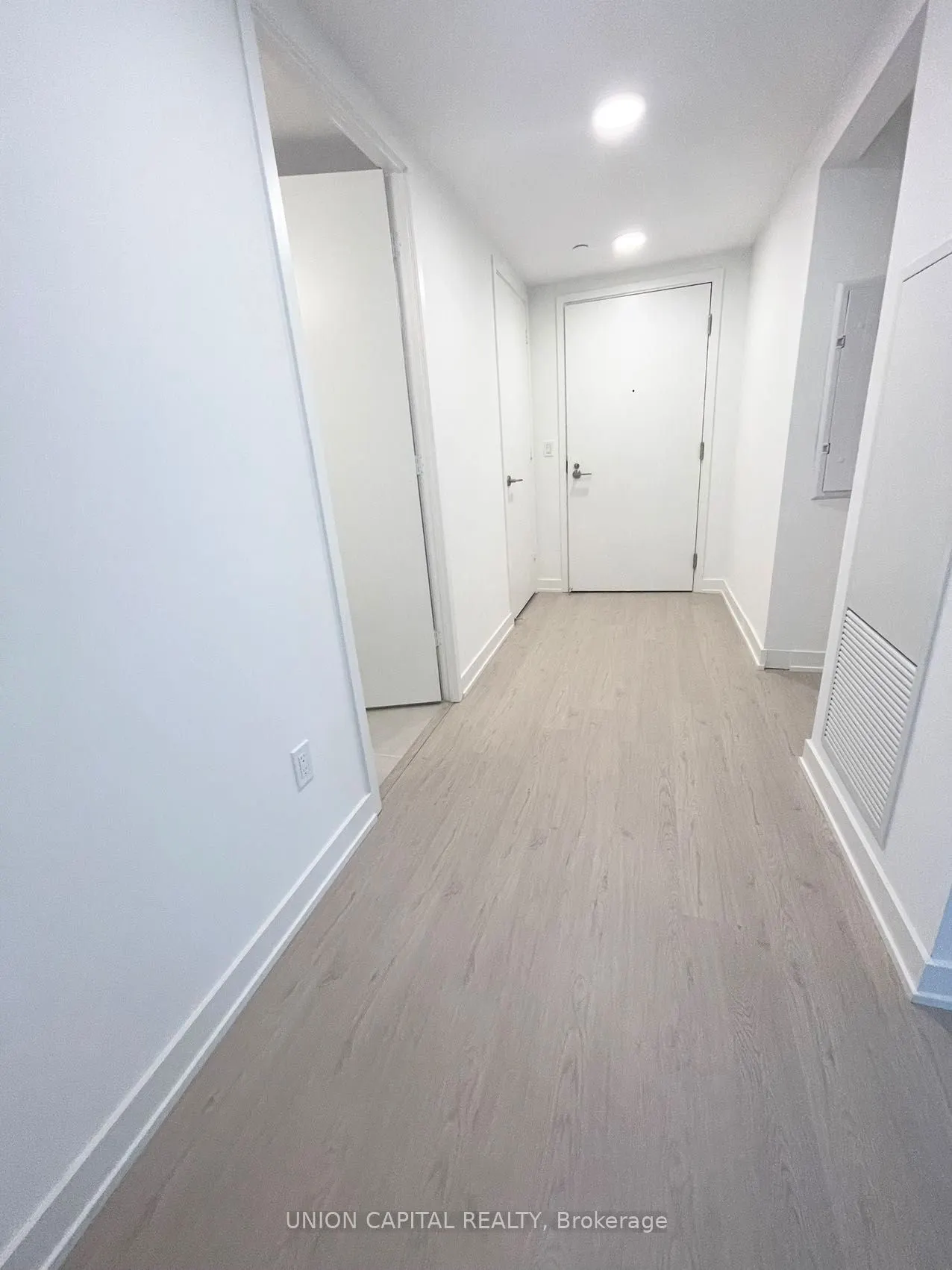 65 Mutual Street, #1104