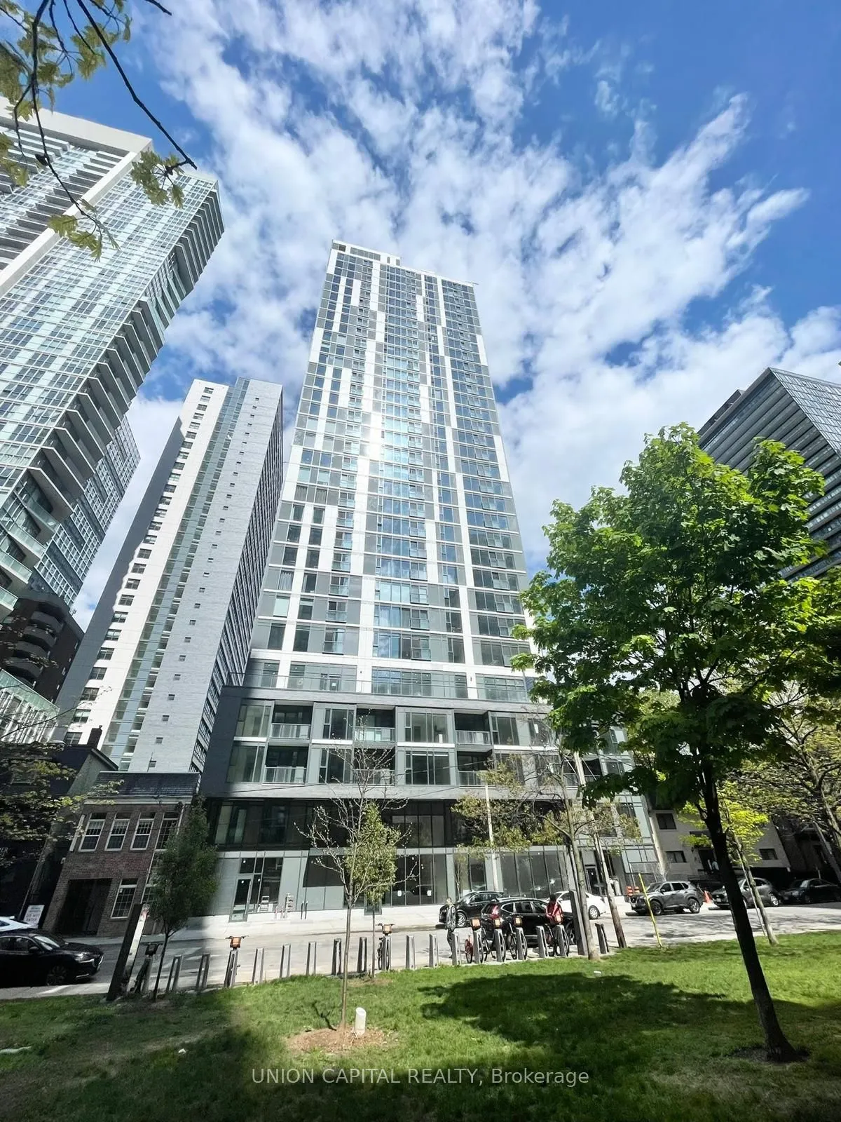 65 Mutual Street, #1104