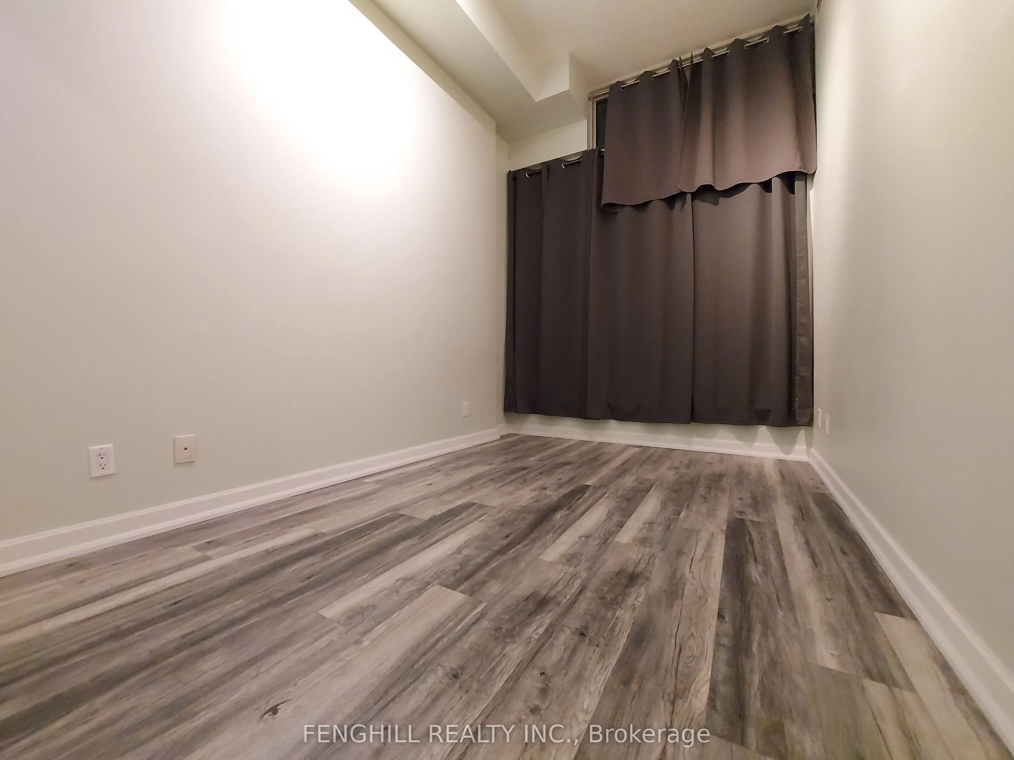 33 Bay Street, #209
