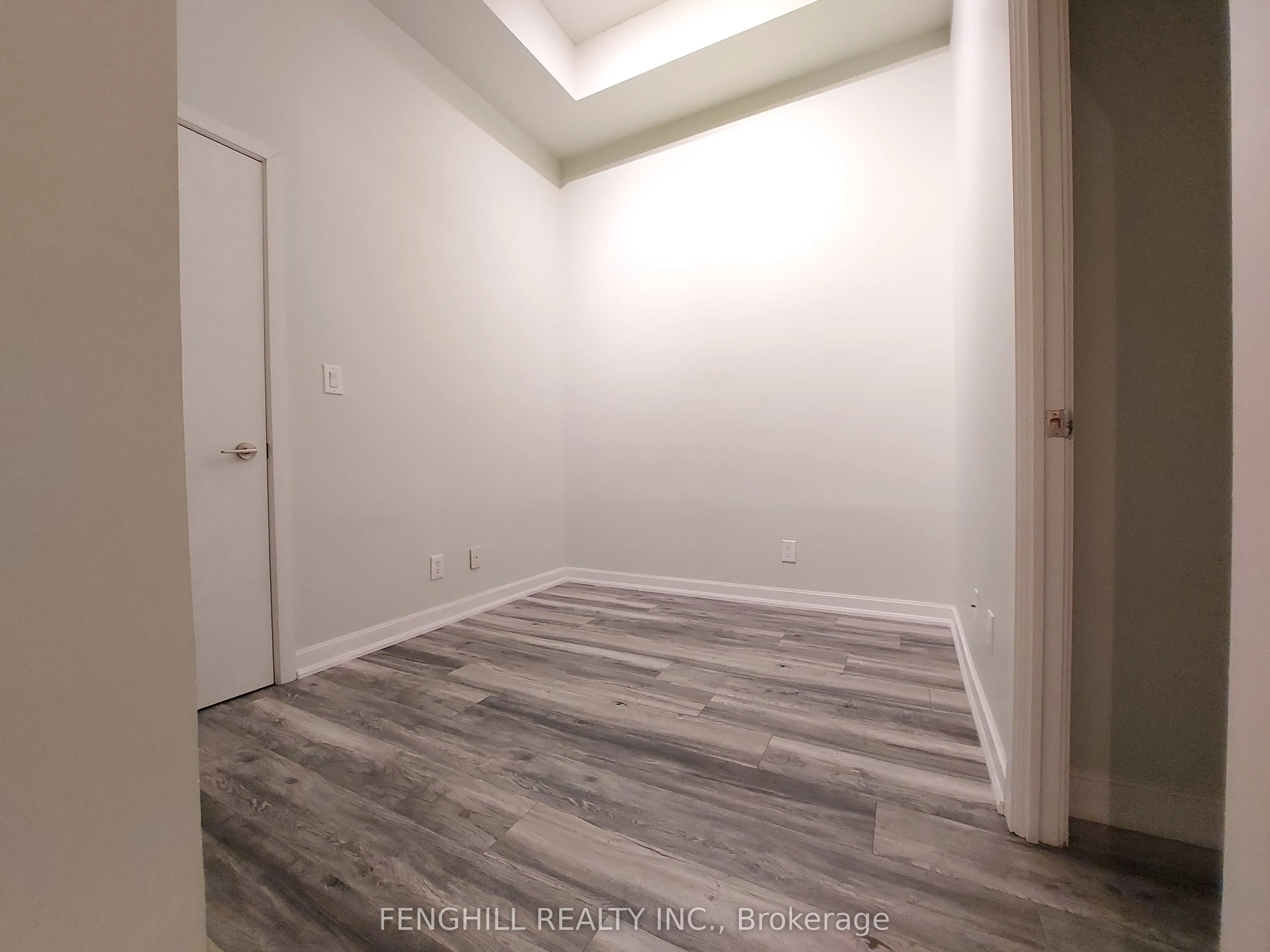 33 Bay Street, #209