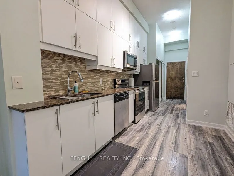 33 Bay Street, #209