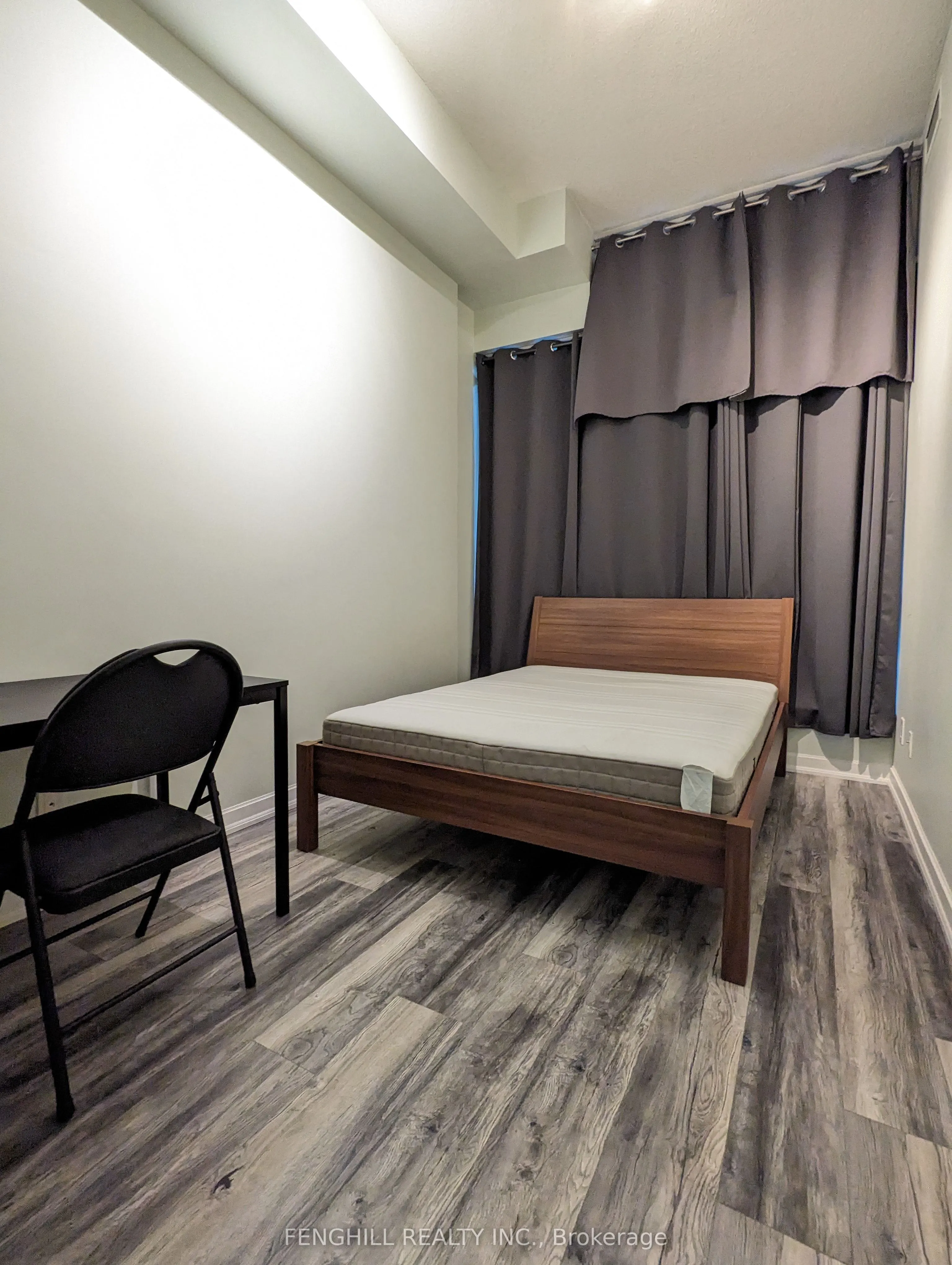 33 Bay Street, #209