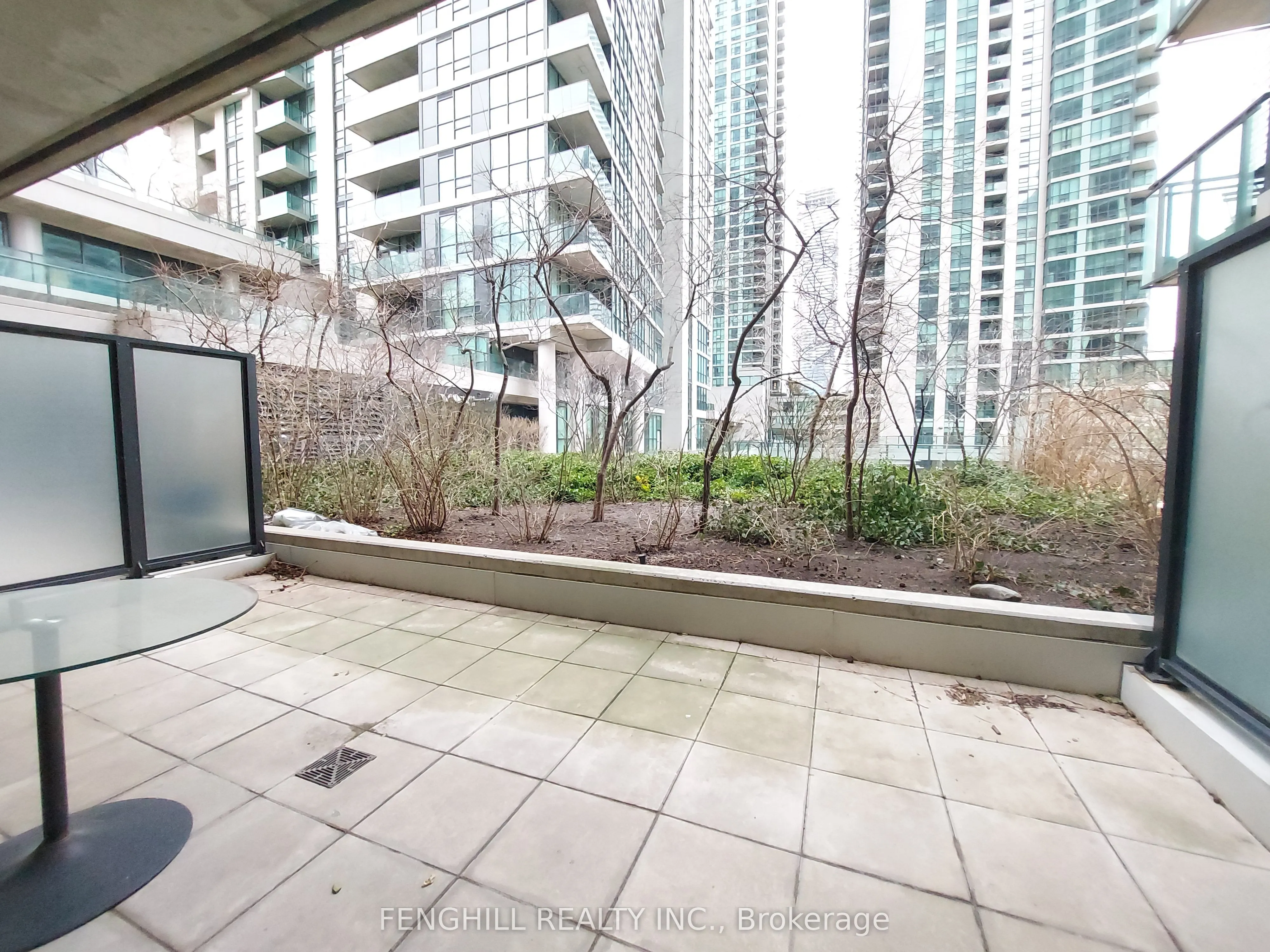 33 Bay Street, #209