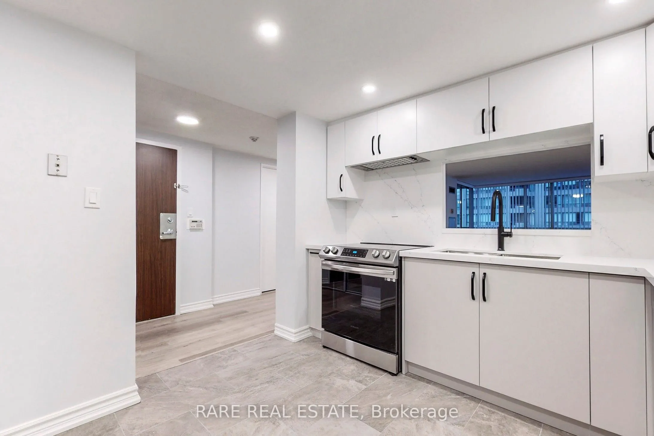 5785 Yonge Street, #206