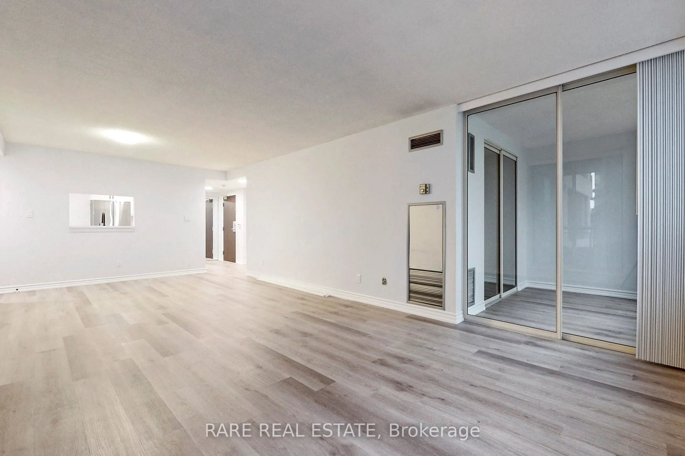 5785 Yonge Street, #206