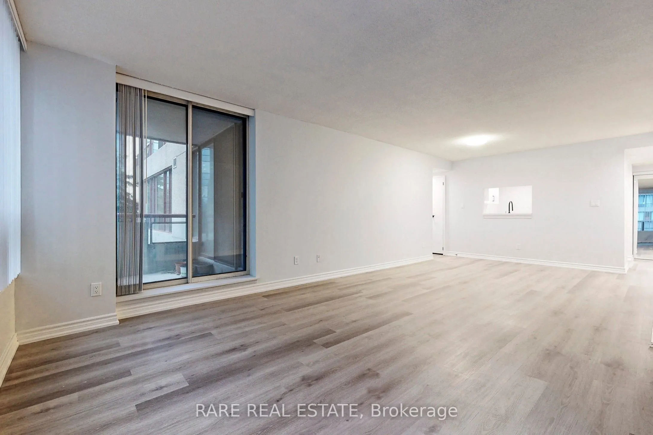 5785 Yonge Street, #206