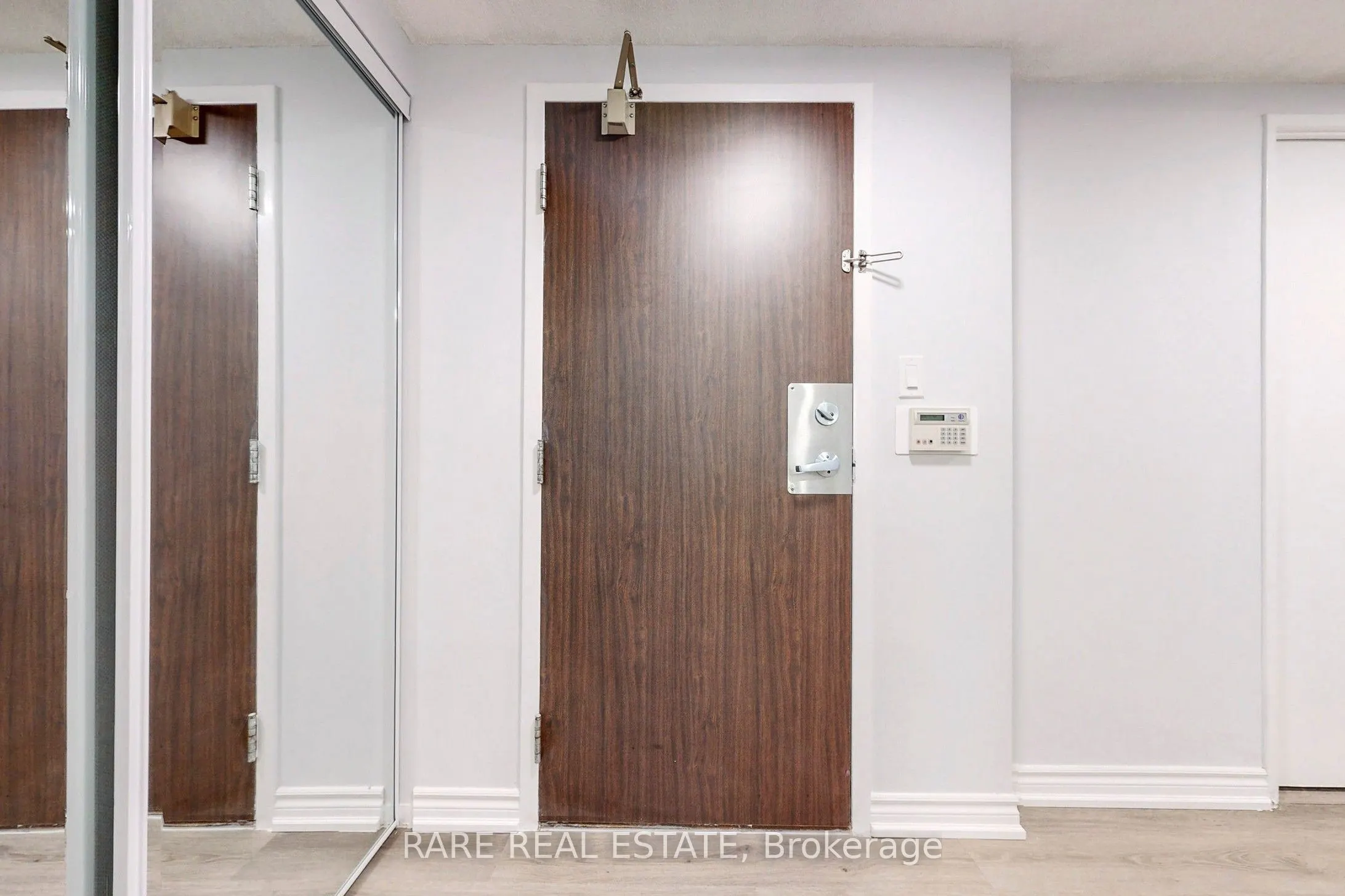 5785 Yonge Street, #206