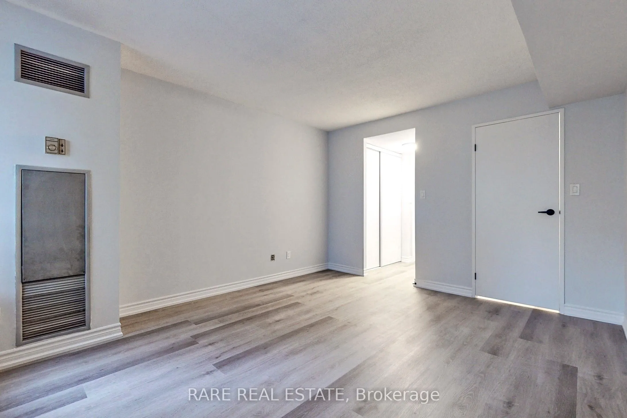5785 Yonge Street, #206