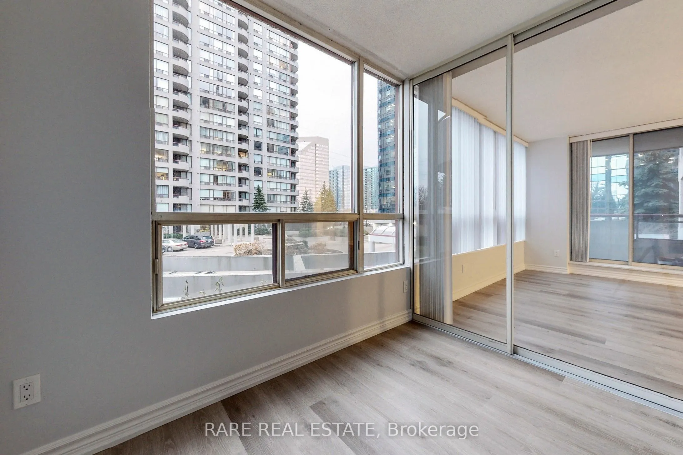 5785 Yonge Street, #206