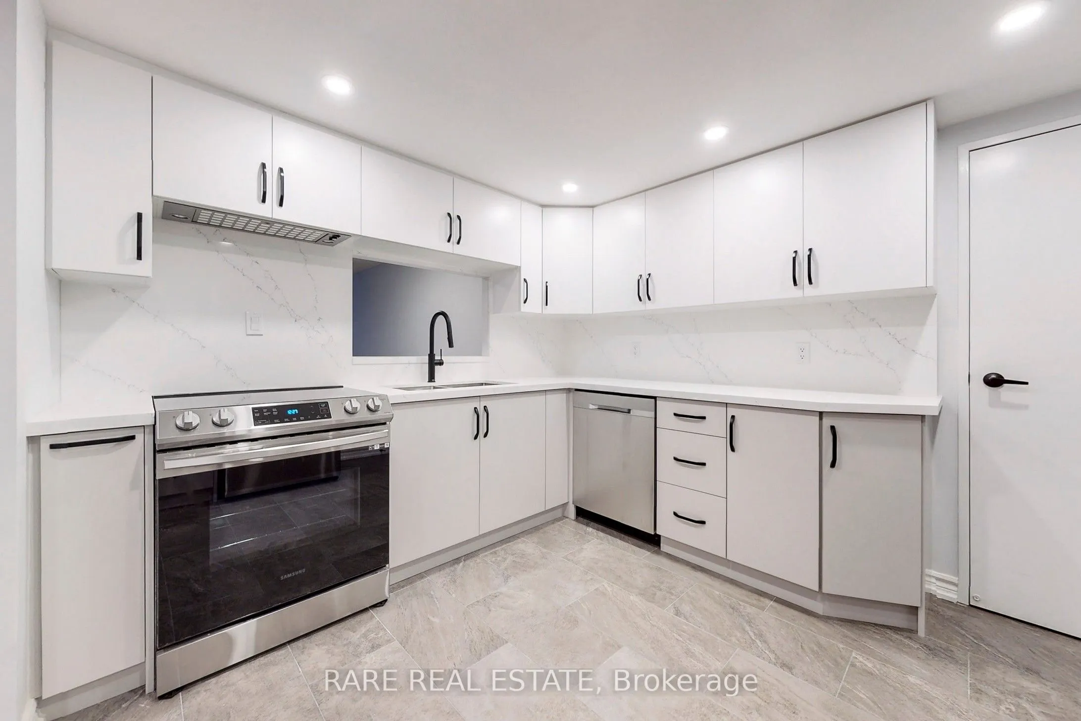 5785 Yonge Street, #206