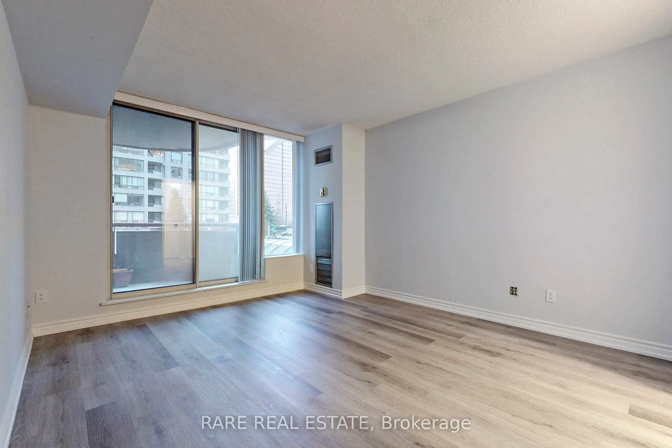 5785 Yonge Street, #206