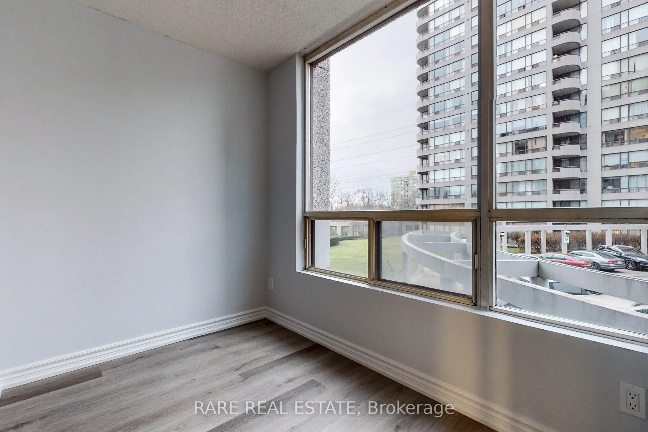 5785 Yonge Street, #206
