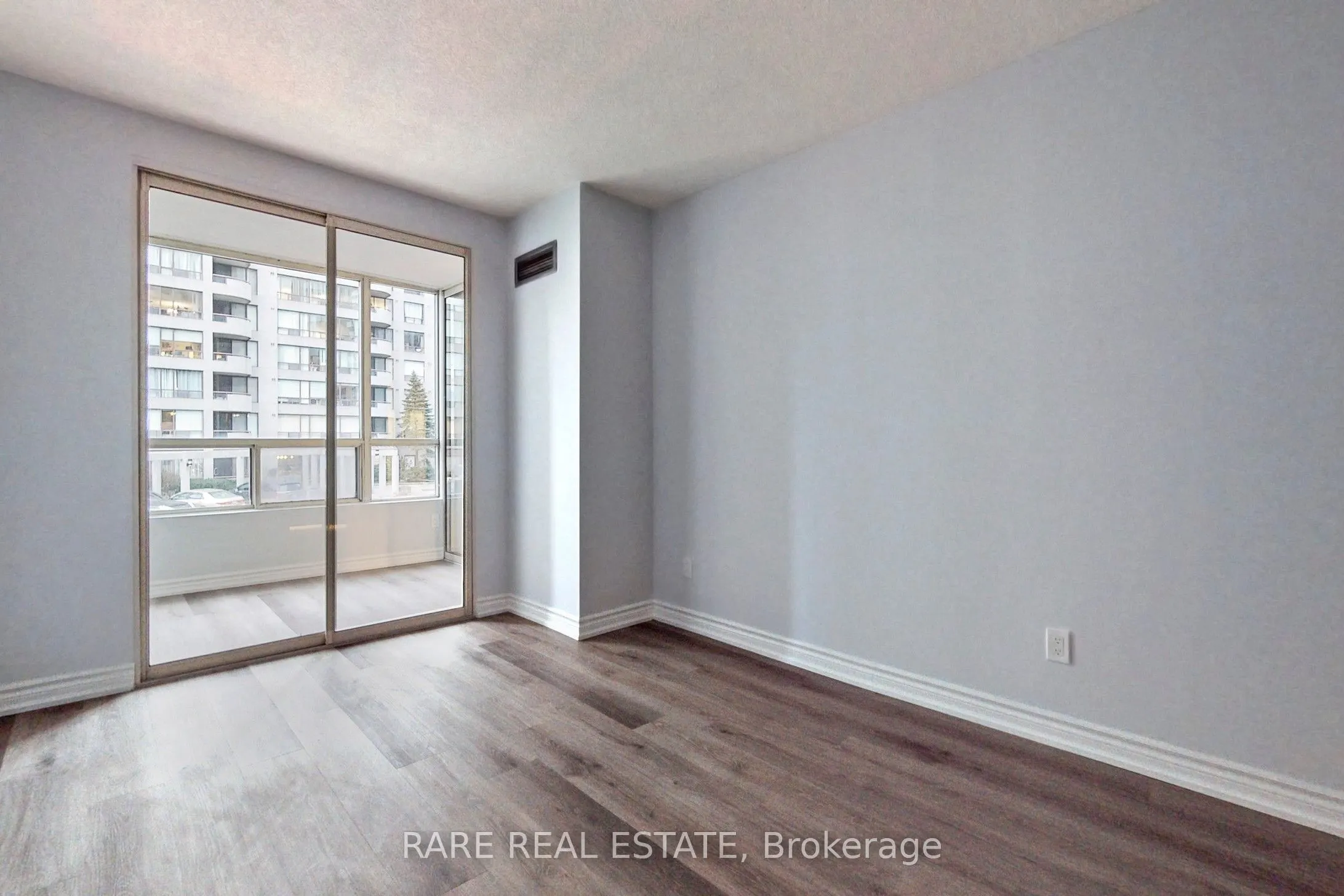5785 Yonge Street, #206