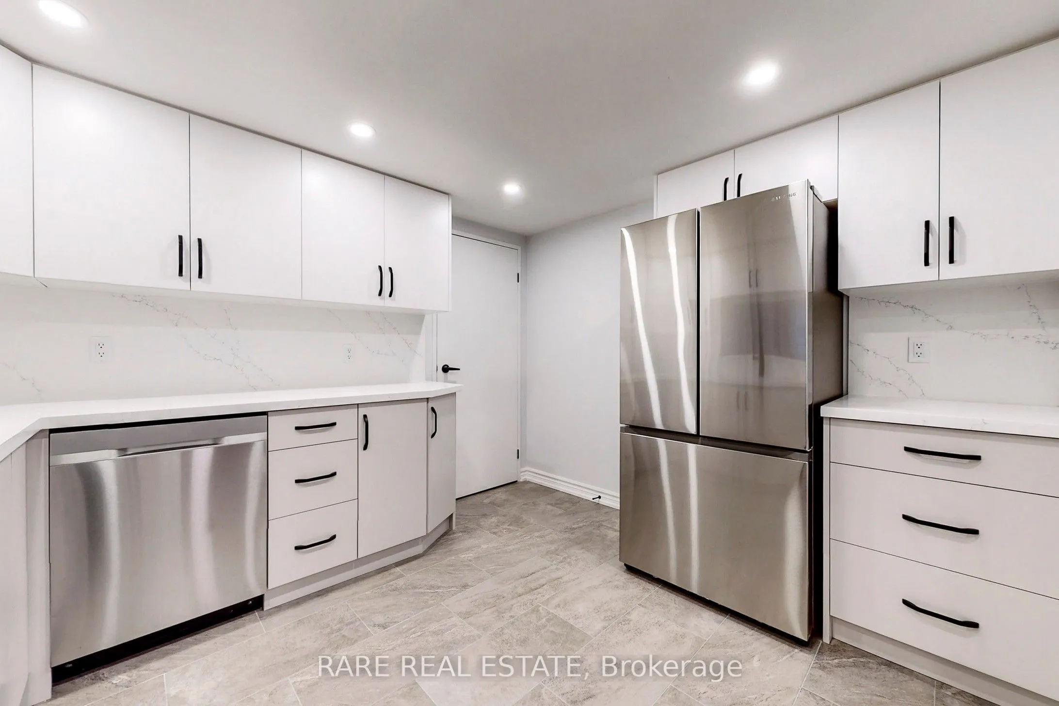 5785 Yonge Street, #206