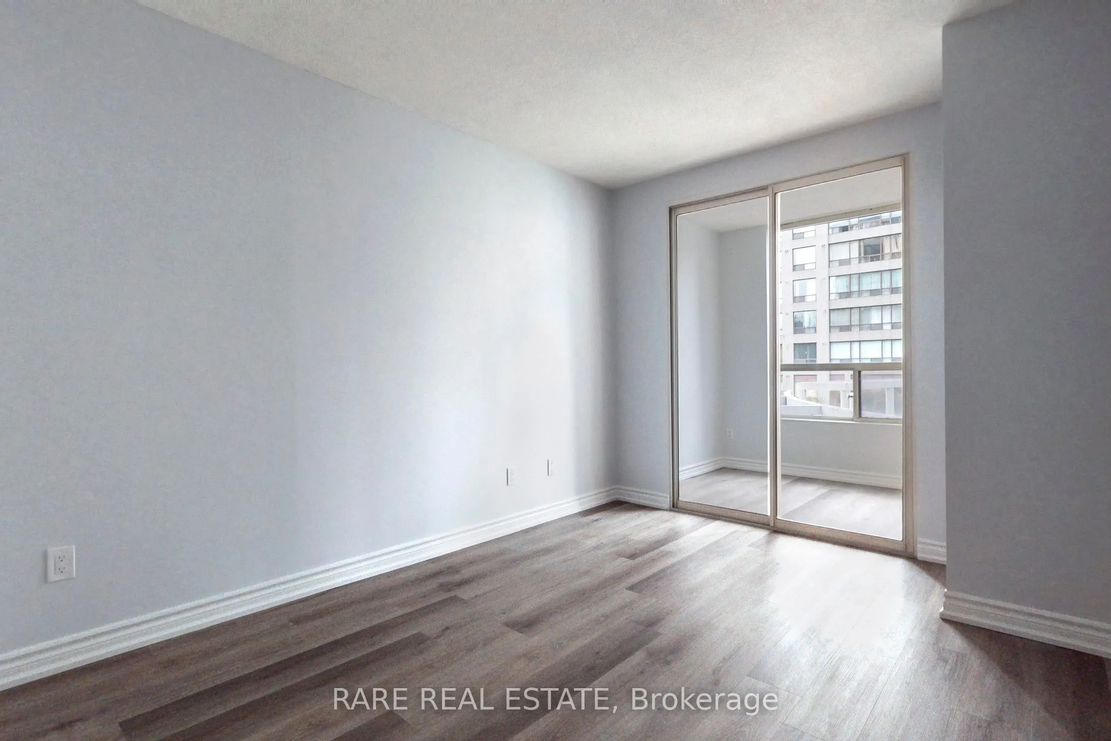 5785 Yonge Street, #206