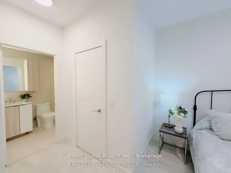 15 Mercer Street, #806