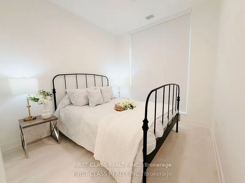 15 Mercer Street, #806