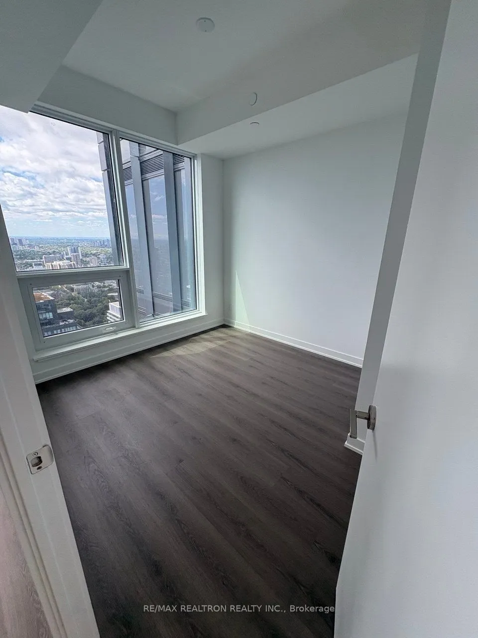 8 WELLESLEY ST W Street W, #5902