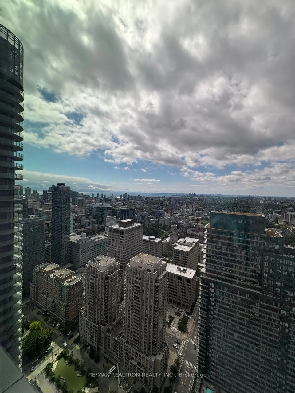 8 WELLESLEY ST W Street W, #5902