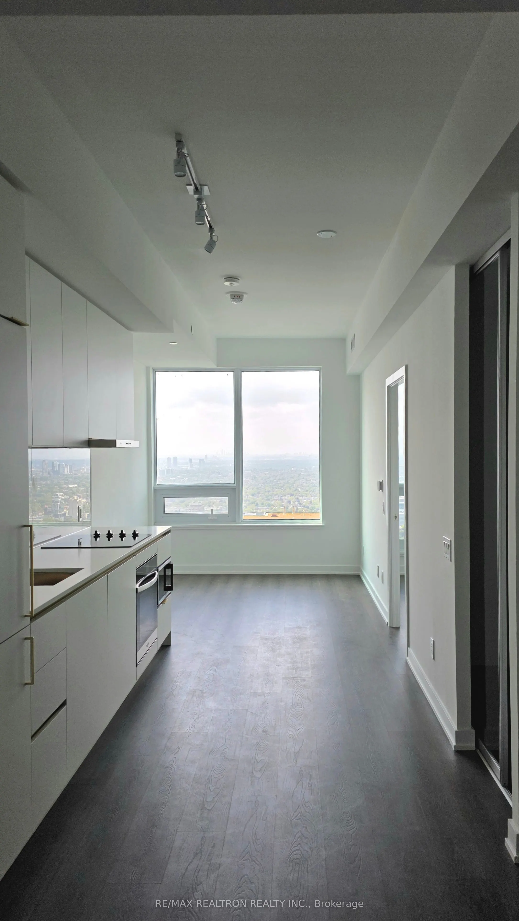8 WELLESLEY ST W Street W, #5902