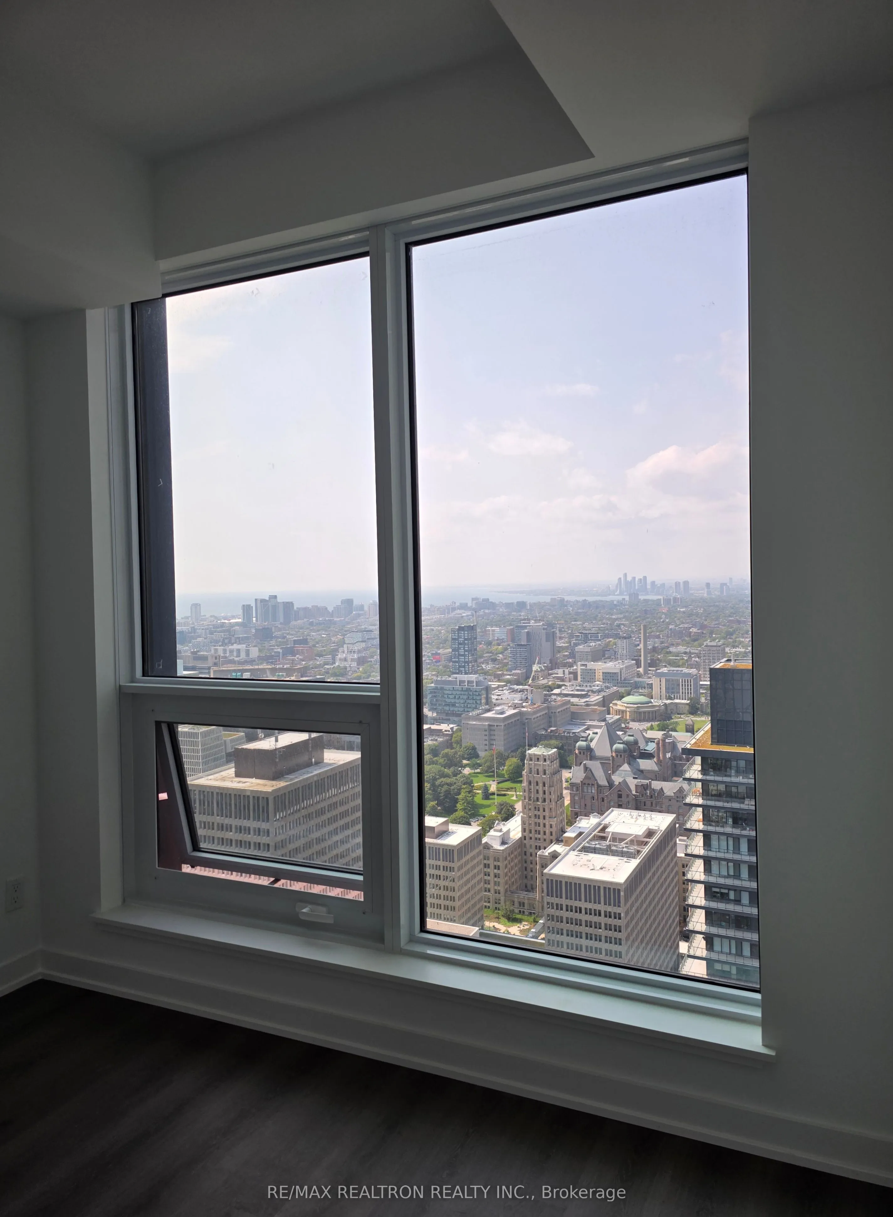 8 WELLESLEY Street W, #5902