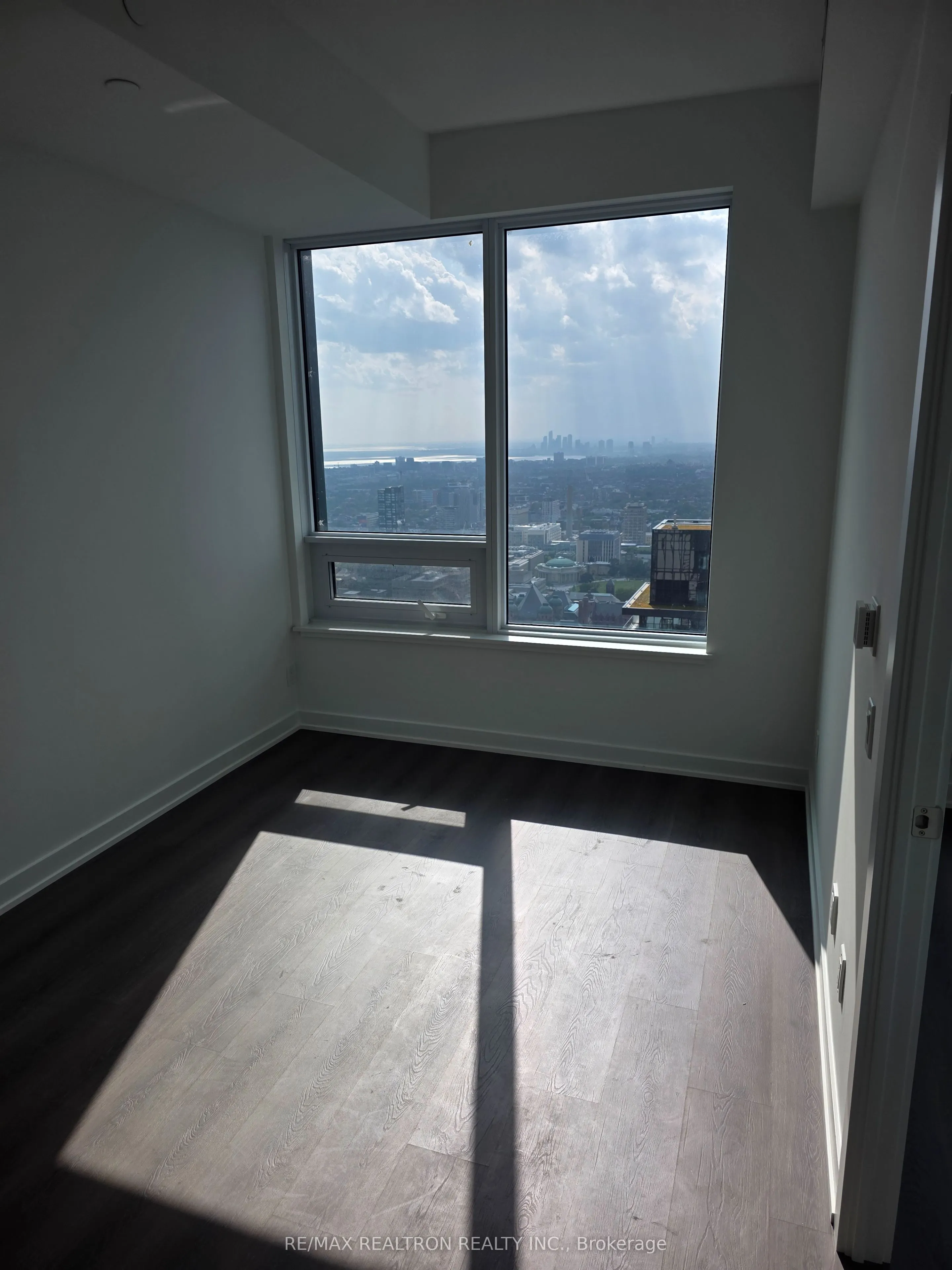 8 WELLESLEY ST W Street W, #5902