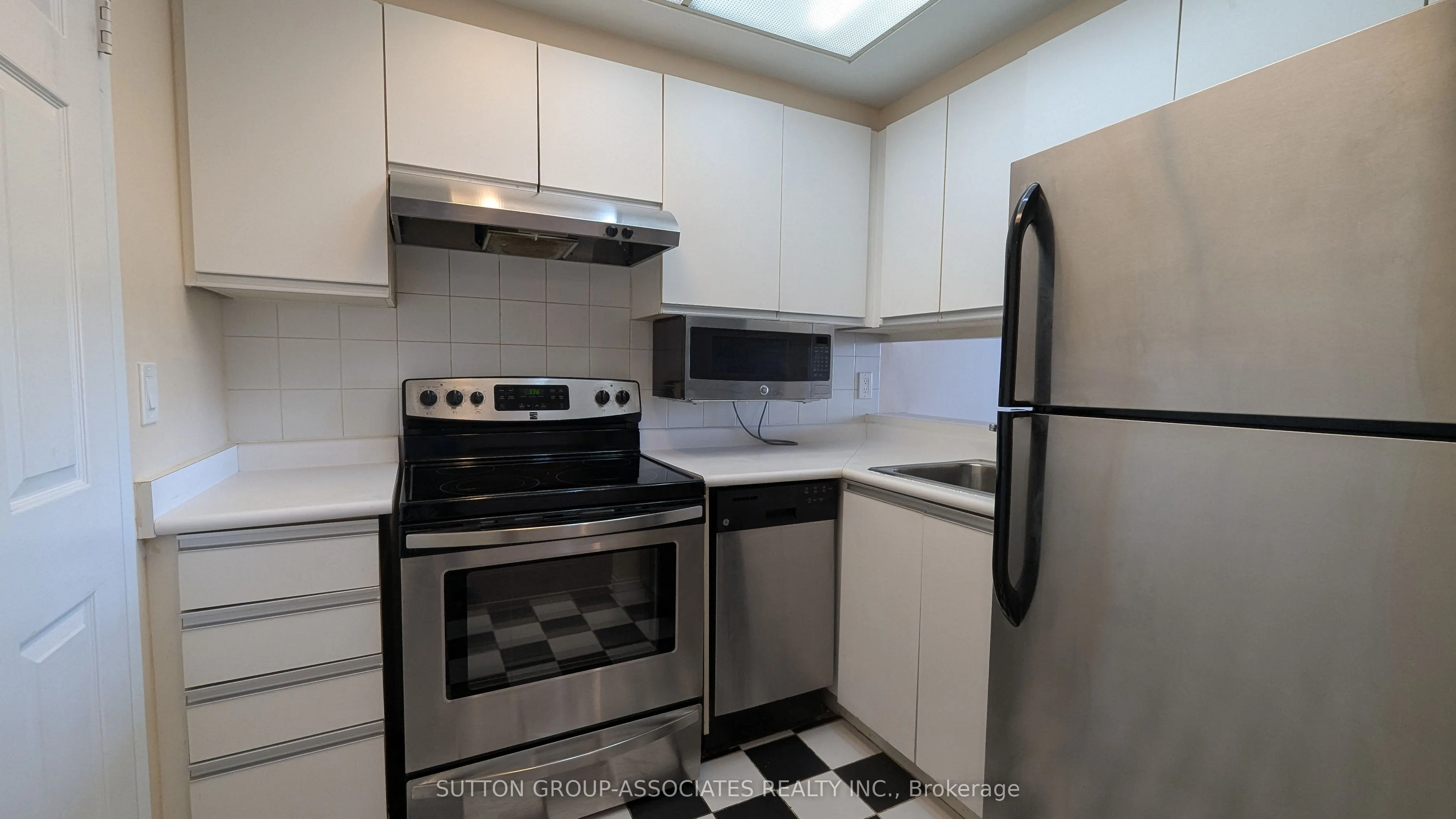 7 Bishop Avenue, #1808