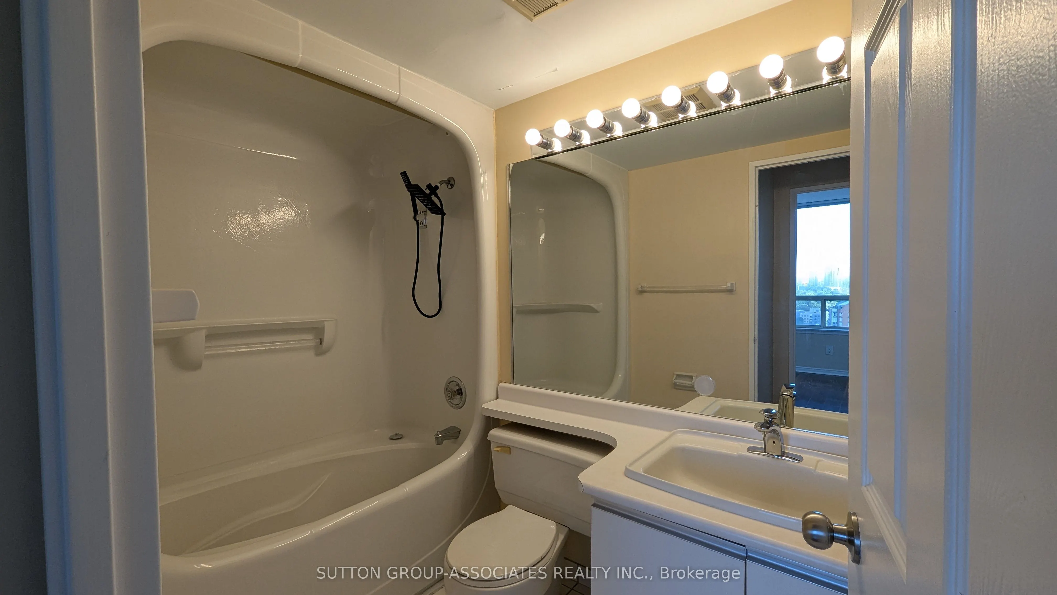 7 Bishop Avenue, #1808